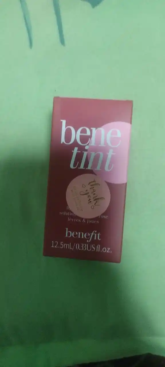 Benetint lab va yonoqlar uchun bo‘yoq