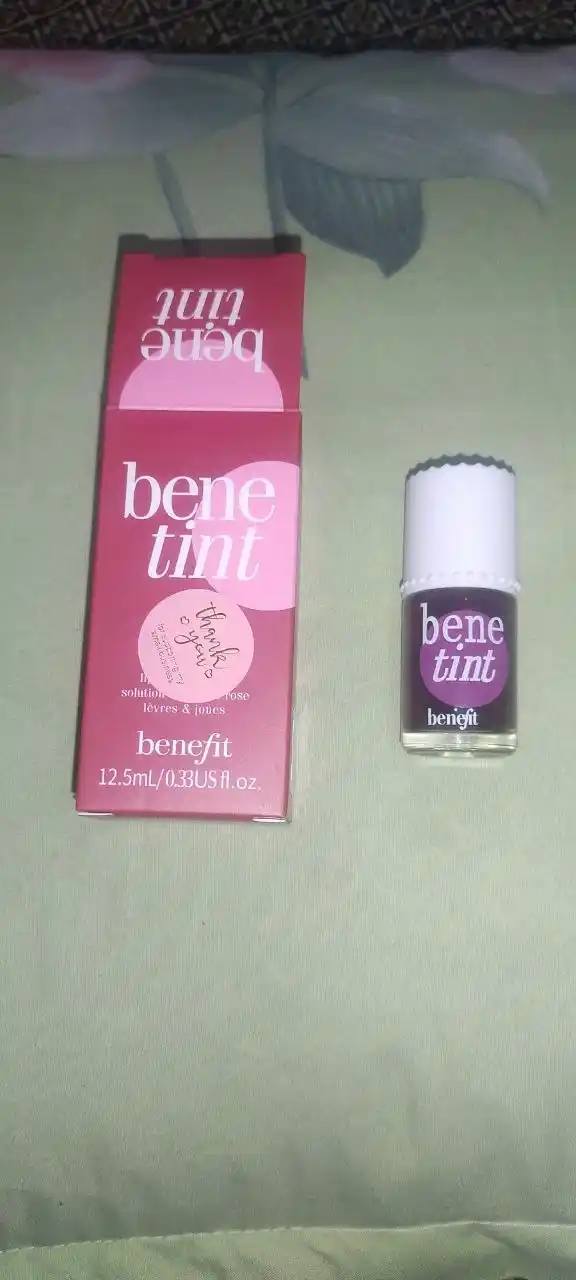 Benetint lab va yonoqlar uchun bo‘yoq