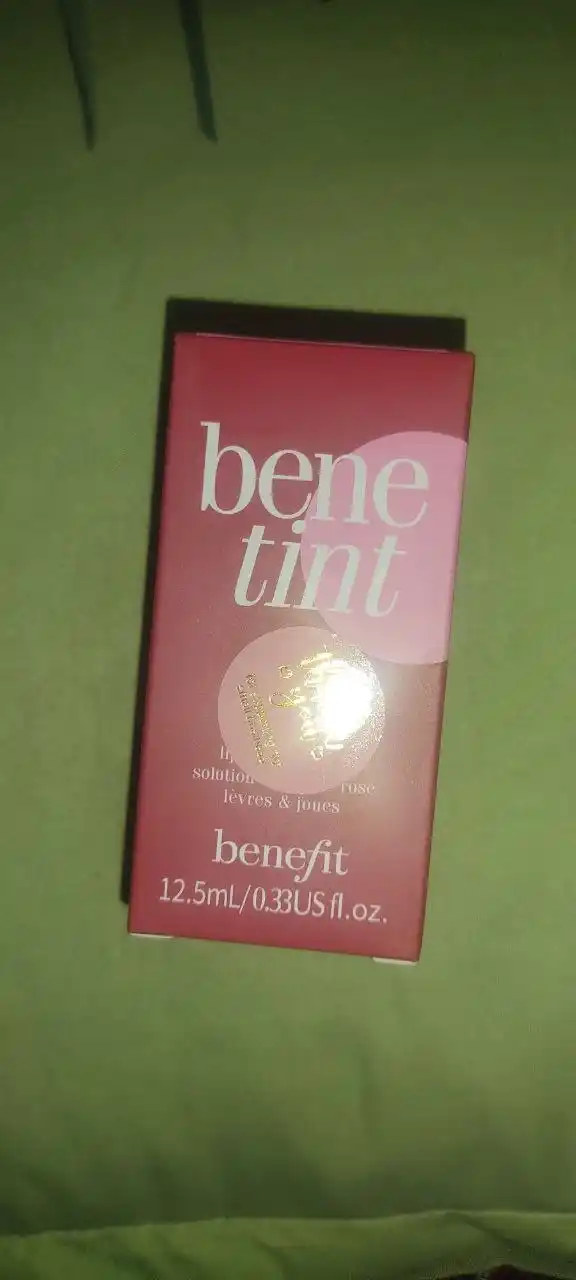 Benetint lab va yonoqlar uchun bo‘yoq