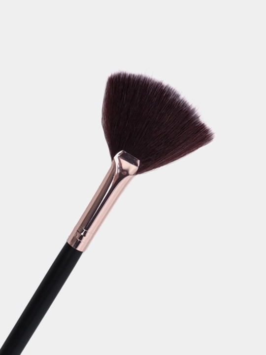 Haylayter va bronzer uchun yelpig‘ich cho‘tka, sun’iy tuk, 19 sm