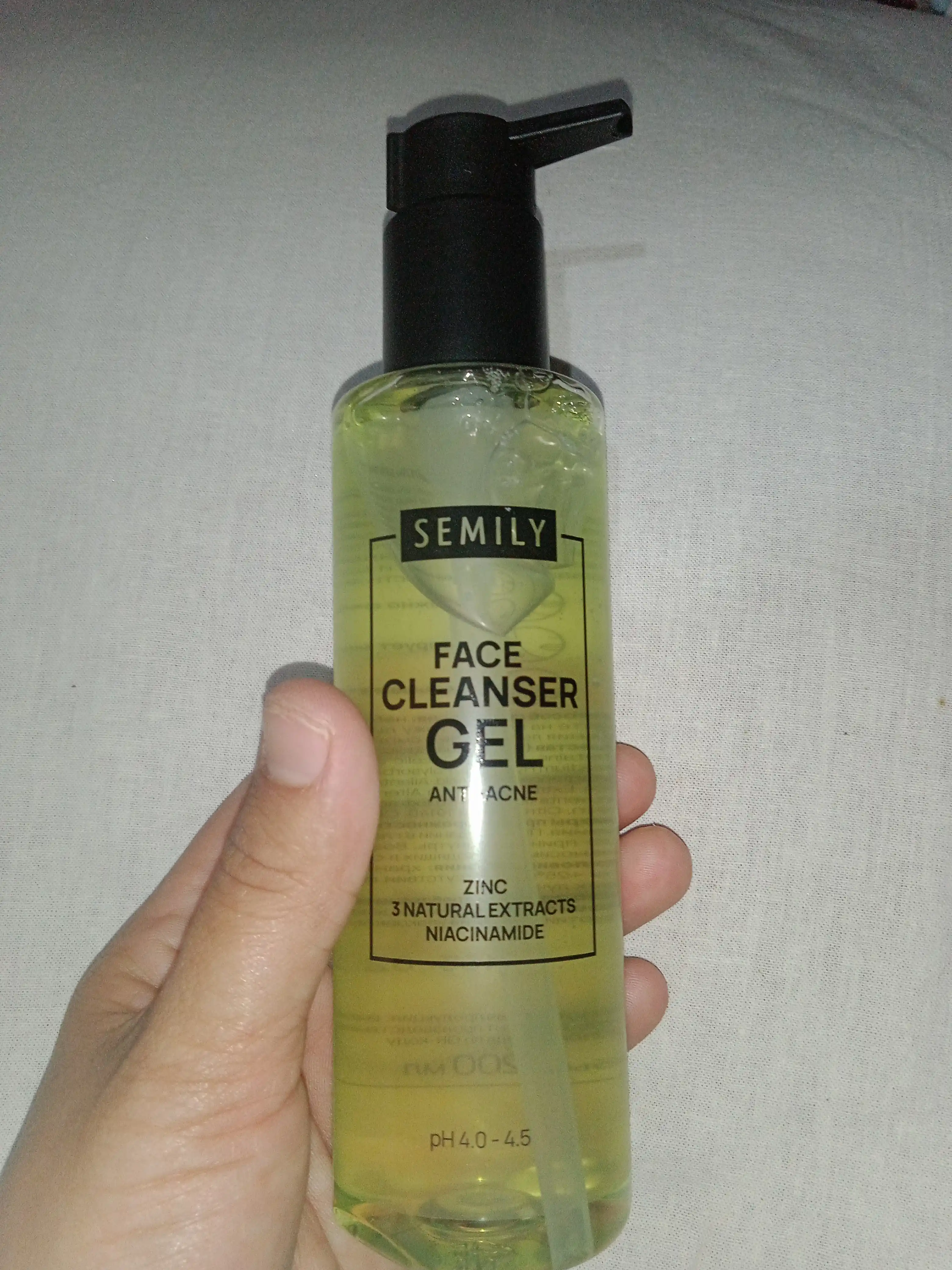 Yuz yuvish geli Semily aknega qarshi,yuz uchun yuvinish geli kislotalar bilan200 ml