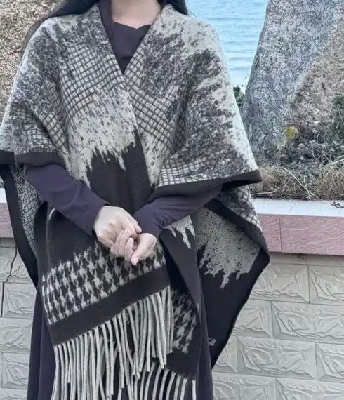 Ayollar uchun eko-kashmir poncho, sochli issiq ayollar yopinchig‘i, 48-54 rangli kardigan