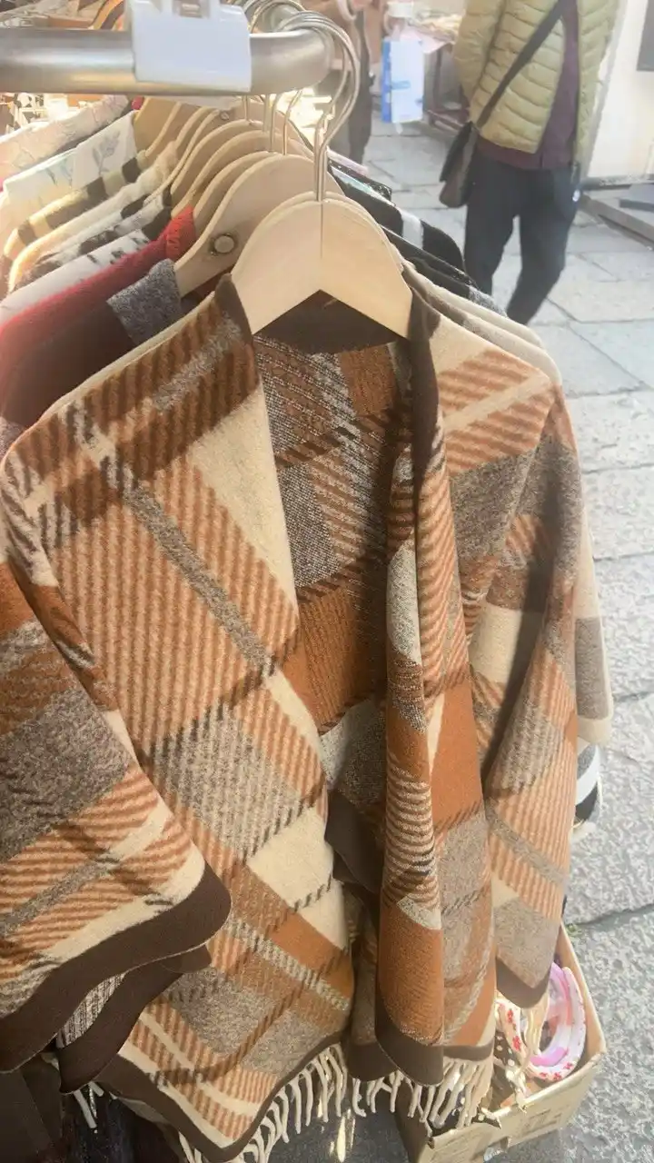 Ayollar uchun eko-kashmir poncho, sochli issiq ayollar yopinchig‘i, 48-54 rangli kardigan
