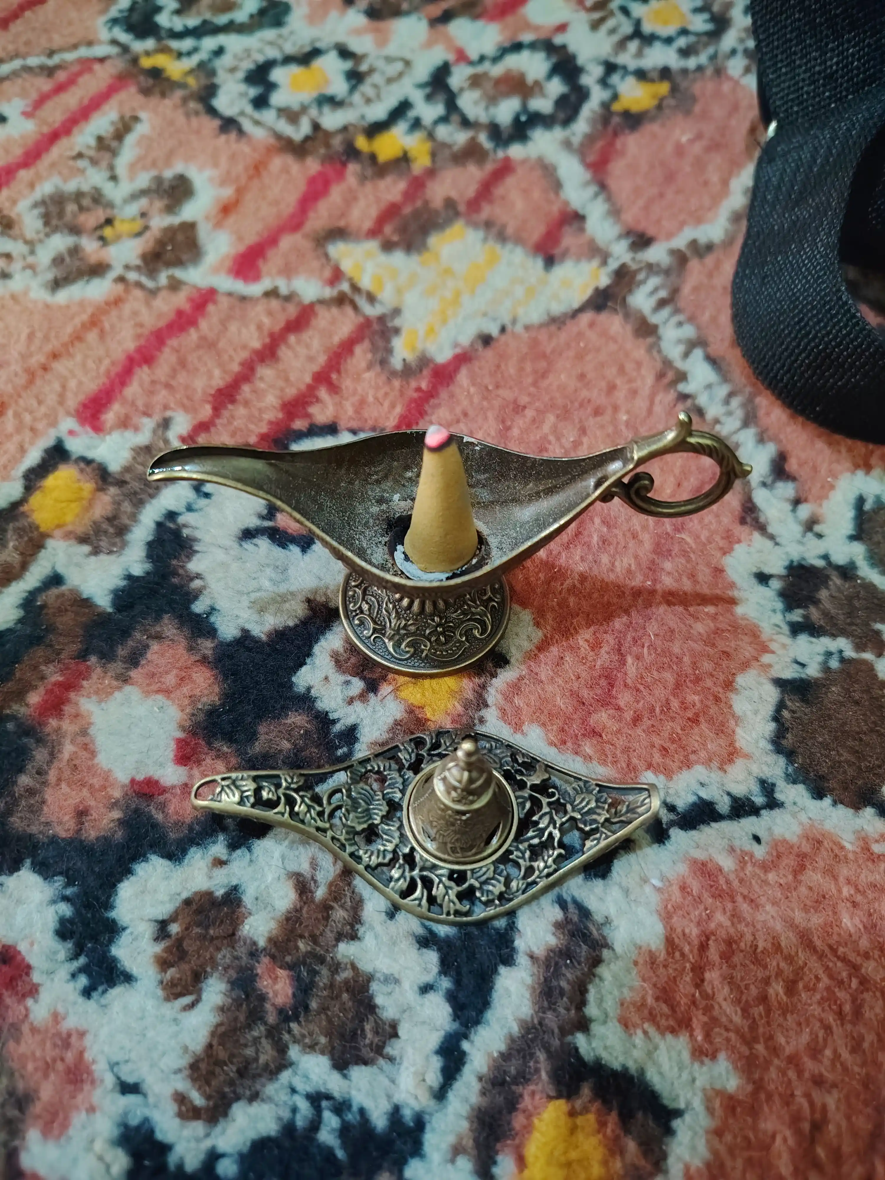 Yoga va meditatsiya uchun tutatqi uchun taglik tutun sharsharasi, teskari oqim 10 ta konus
