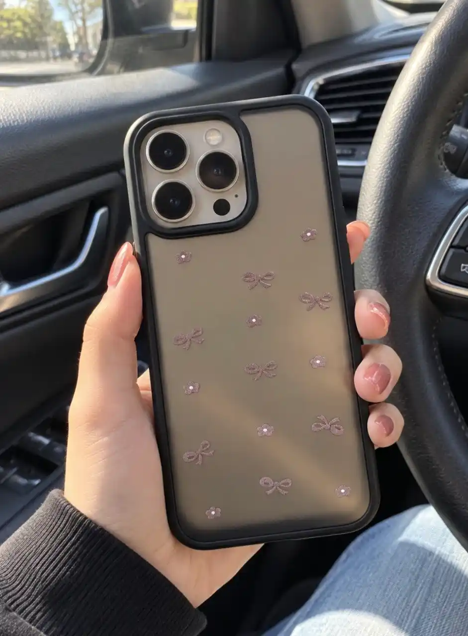 IPhone 15, 16, 17 Pro/Pro Max uchun g‘ilof