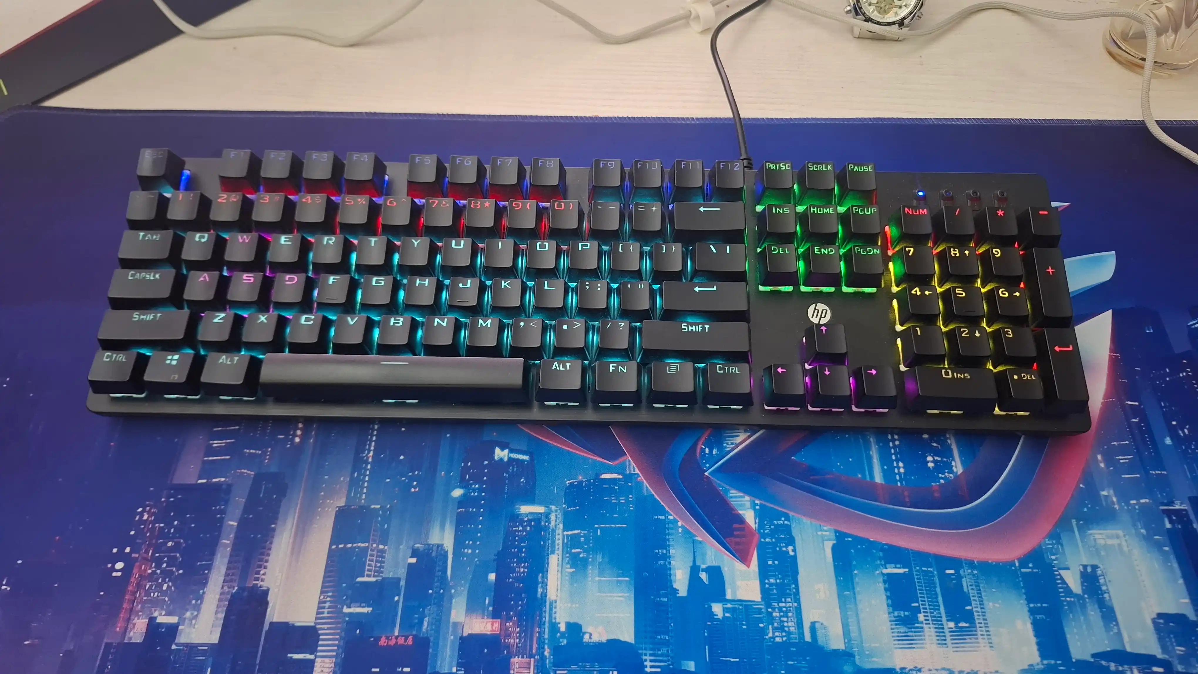 O'yinlar uchun mexanik klaviatura HP GK100F