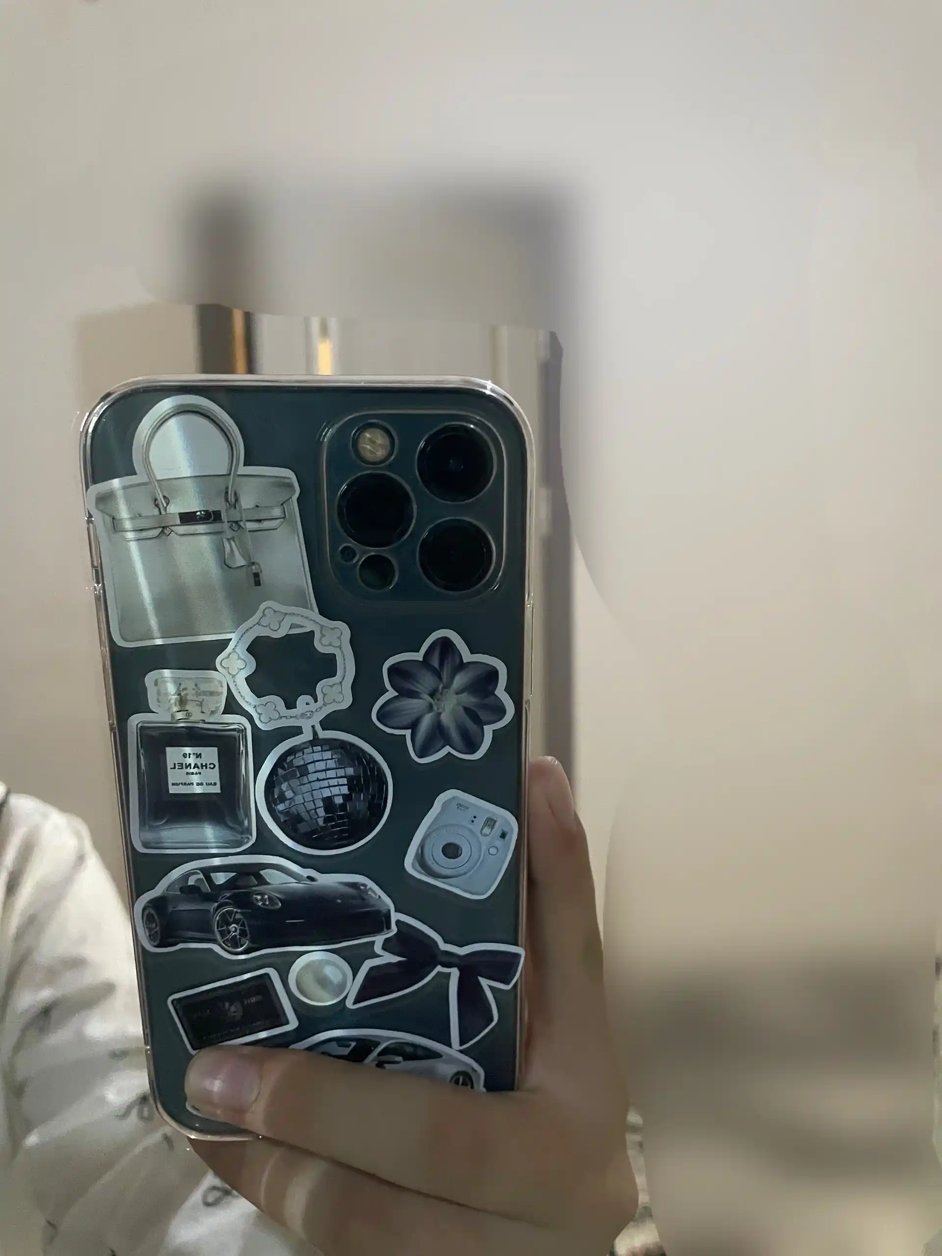 Telefon g`ilofi uchun stikerlar