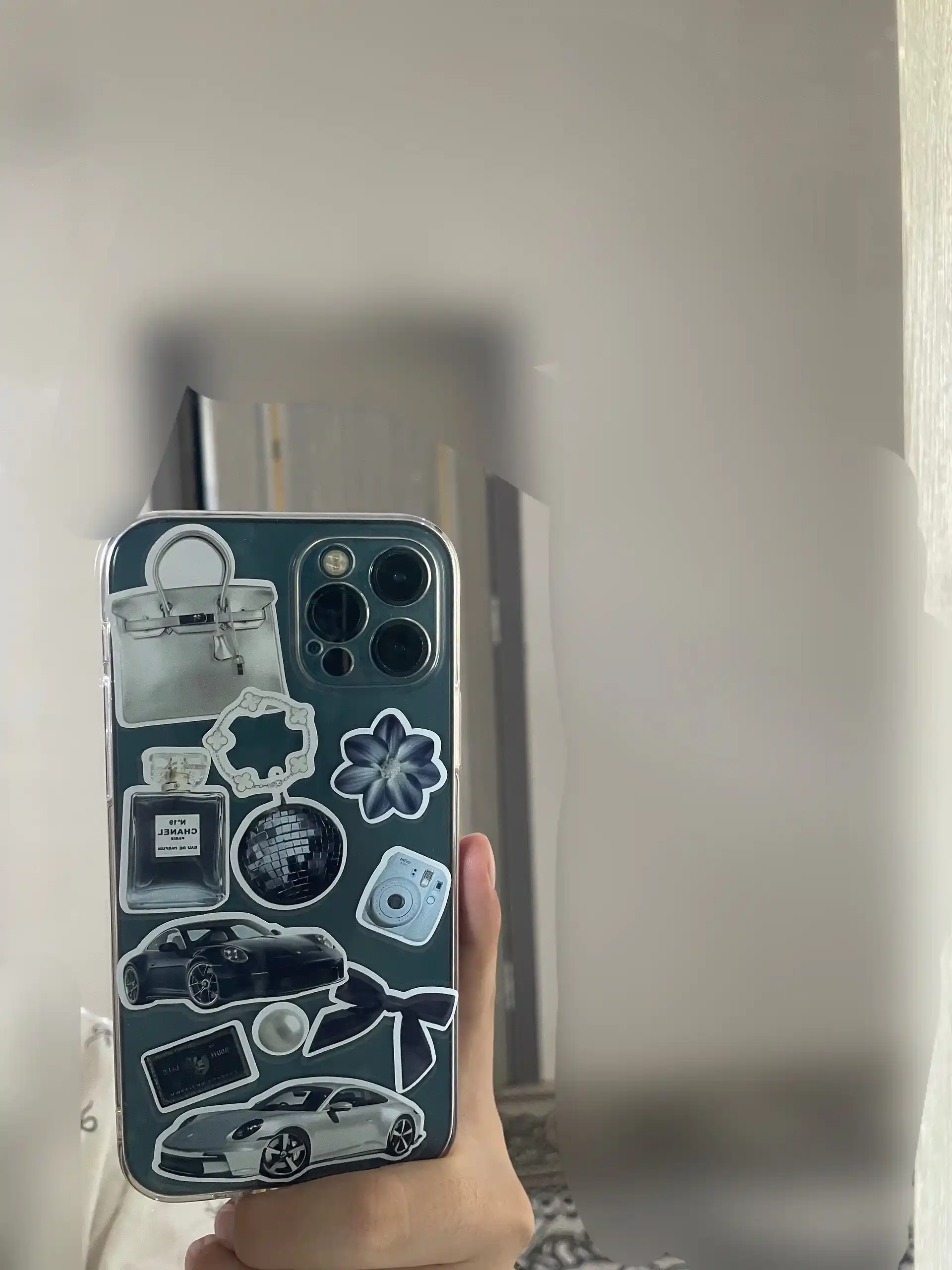 Telefon g`ilofi uchun stikerlar