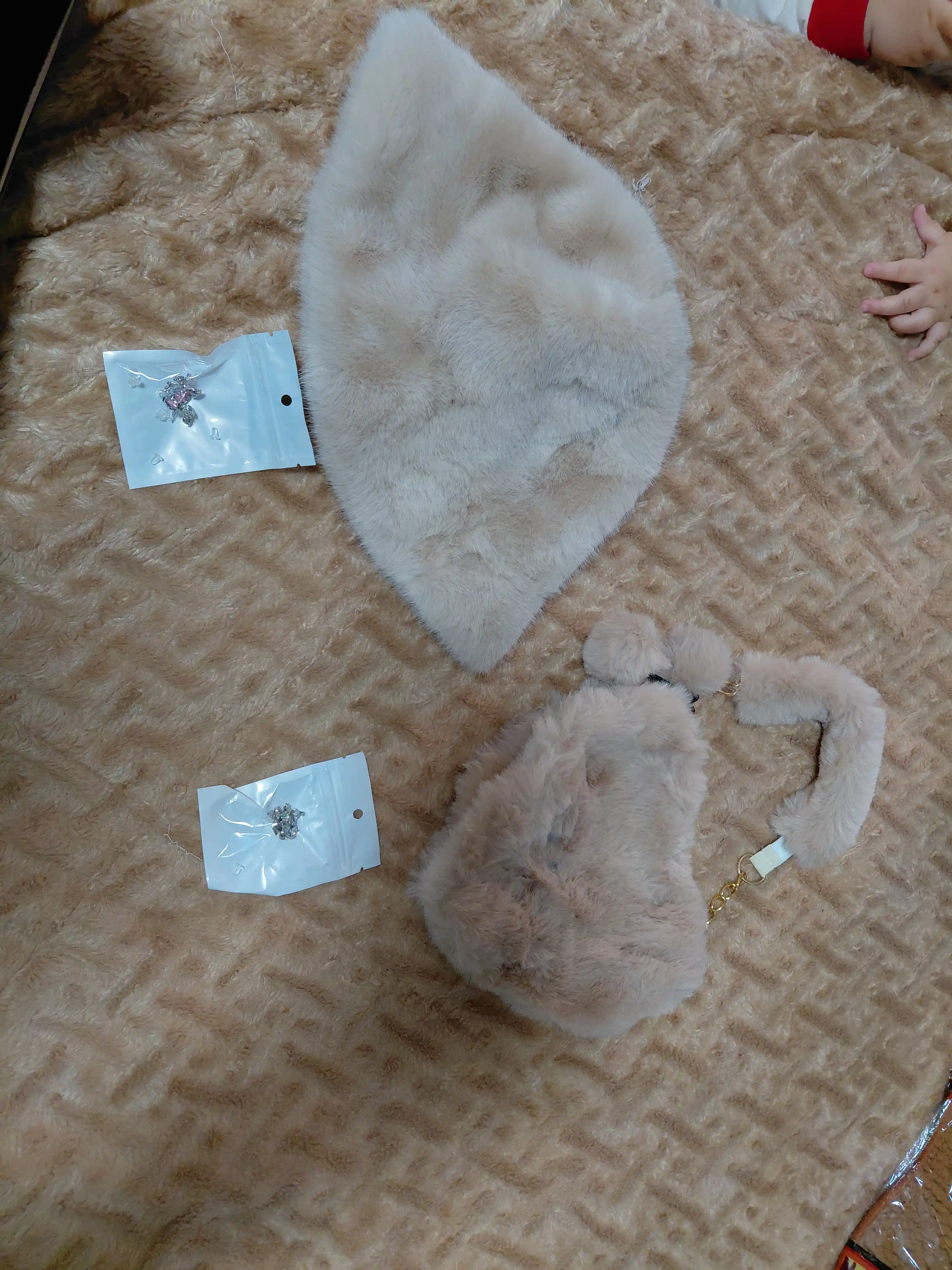 Ayollar uchun yumshoq plush panama, issiq qishki mo‘ynali shlyapa