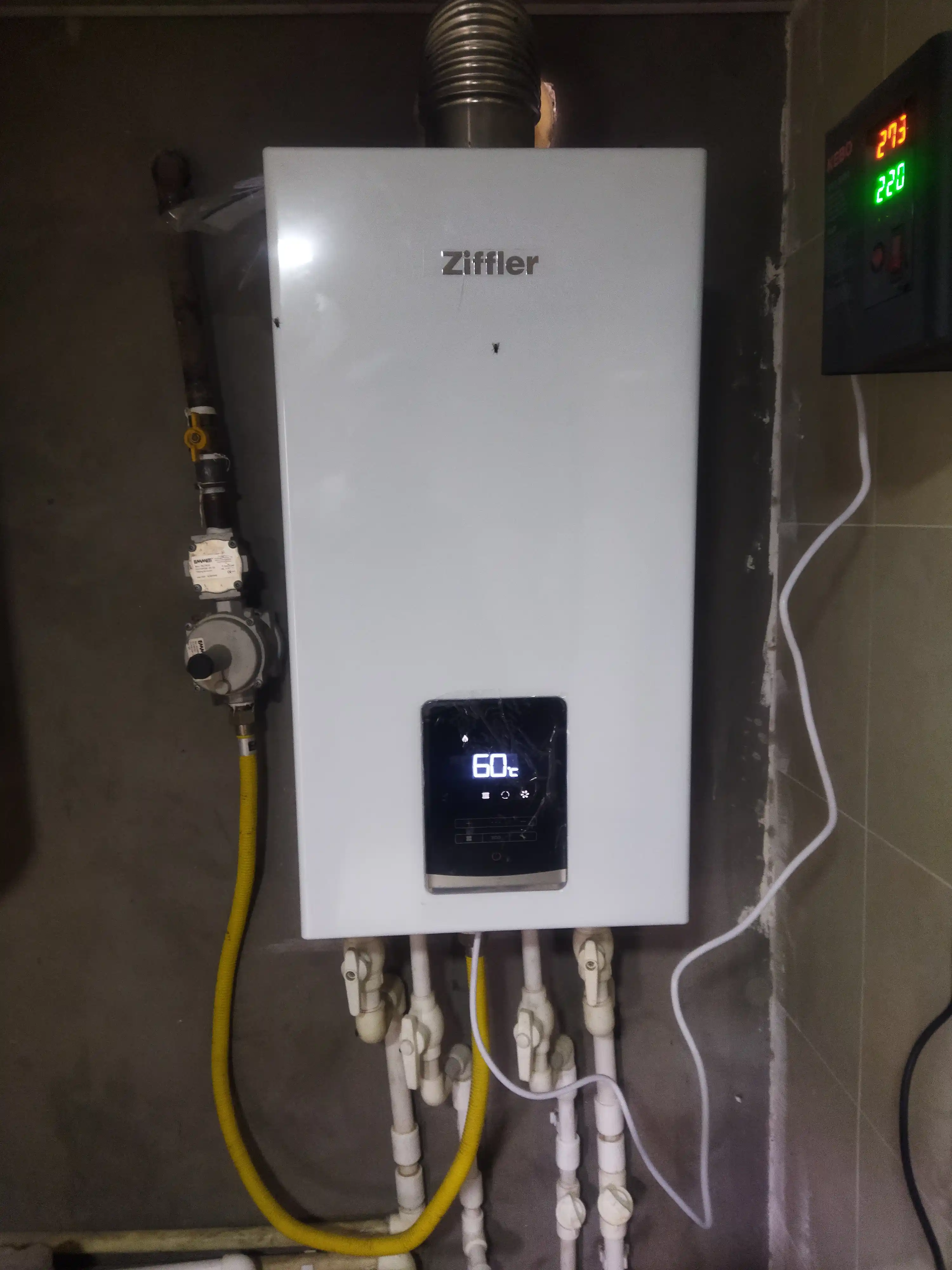 Ziffler ikki konturli gaz isitish qozoni (16-32 kVt),to'liq komplekt