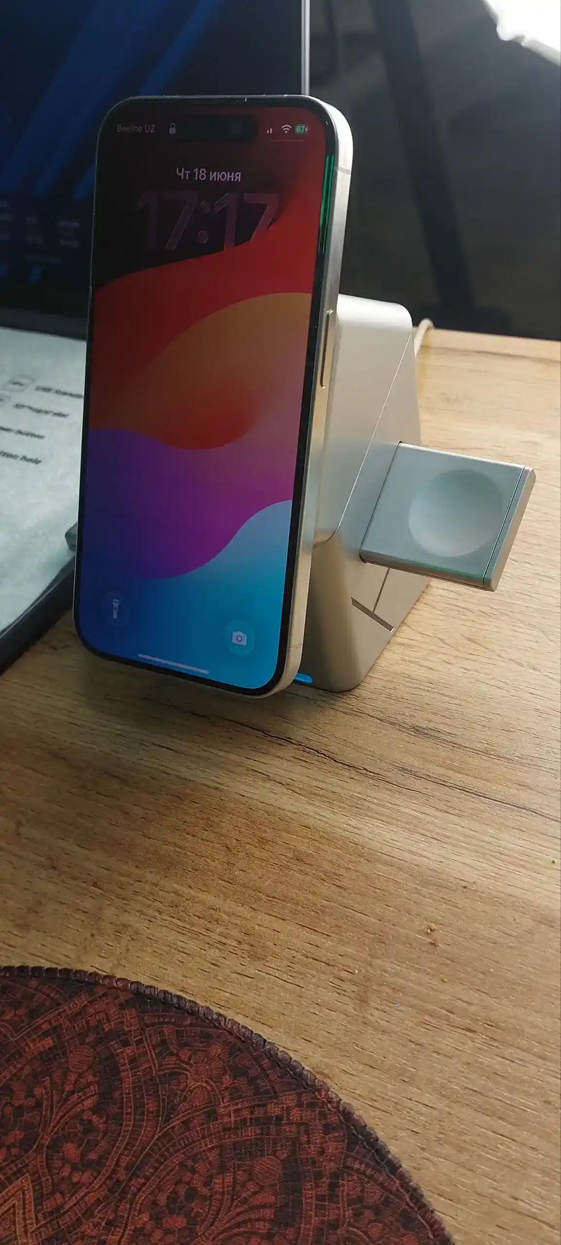 Simsiz zaryadlovchi qurilma va simsiz quvvatlagich stansiya 3 in 1
