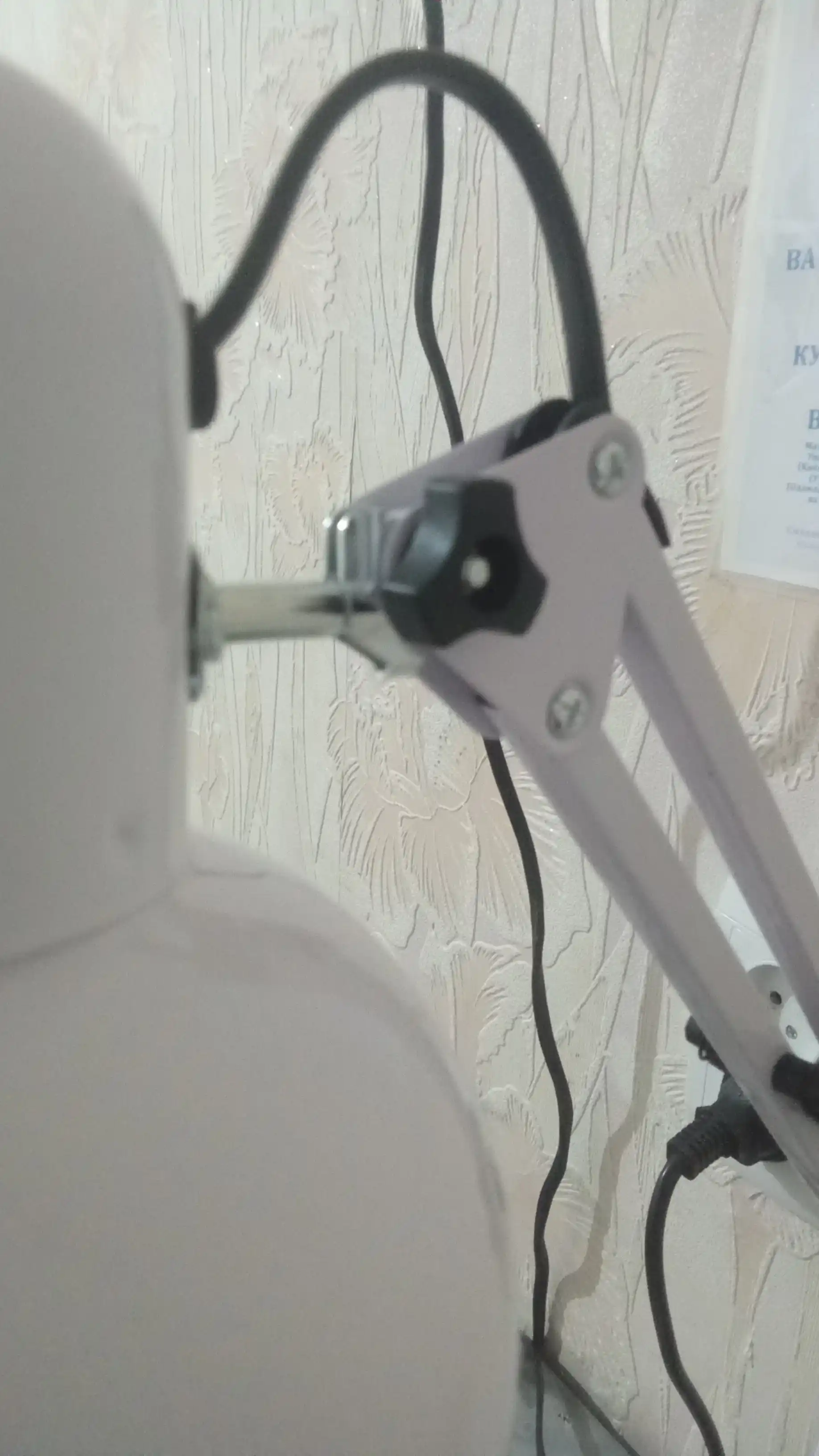 Stol chirogi. uyingiz va ofisingiz uchun juda kerakli bolgan mahsulot. Balandligi 90cm
