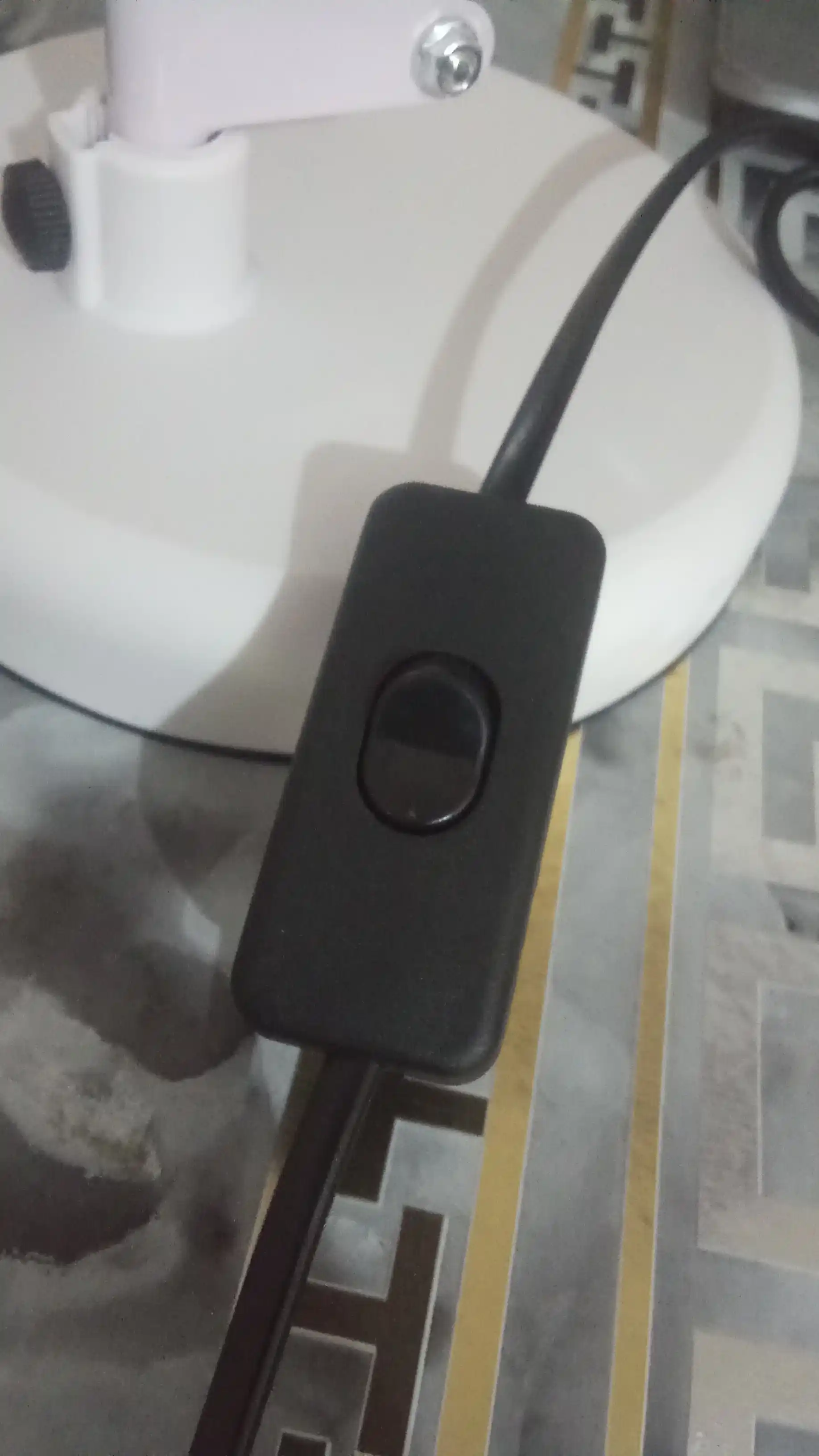 Stol chirogi. uyingiz va ofisingiz uchun juda kerakli bolgan mahsulot. Balandligi 90cm