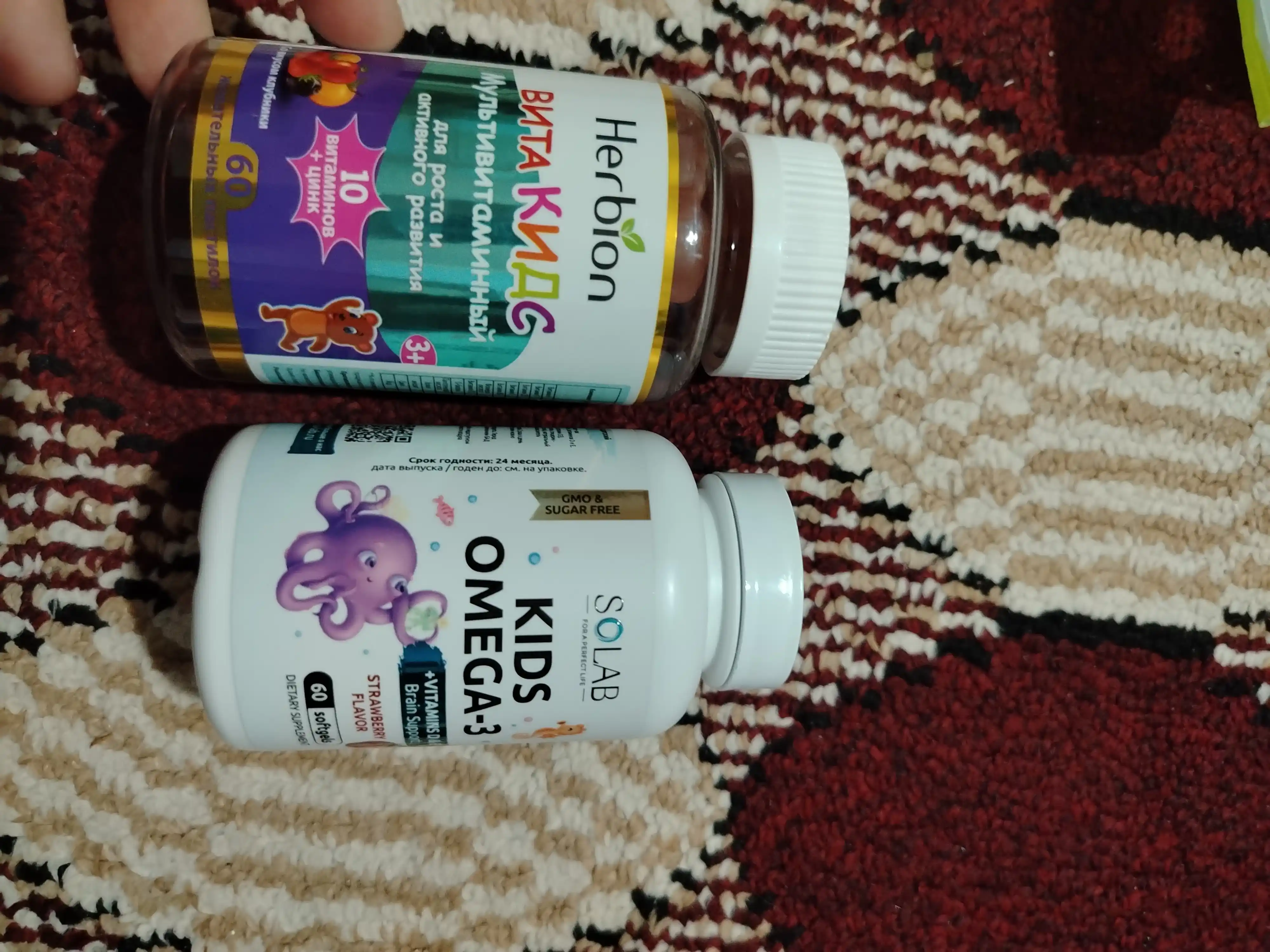 Farzandlar uchun Herbion VitaKids Multivitamin kompleks — qulupnay ta’mi bilan, 60 dona