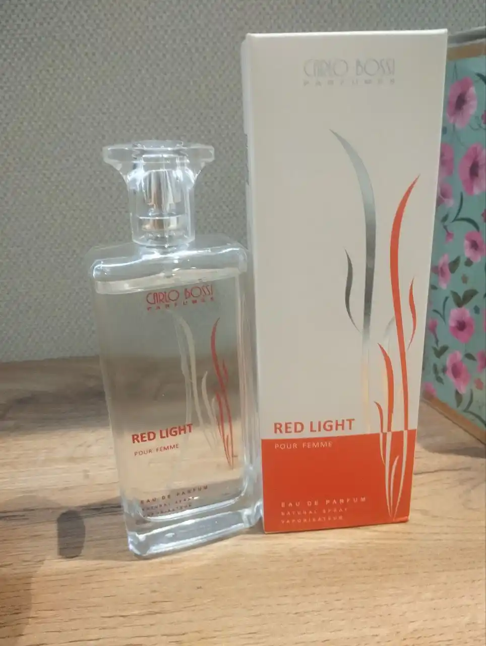 Carlo Bossi Red Light ayollar parfyum suvi, 100 ml, gulli va yangi tarovatli atir