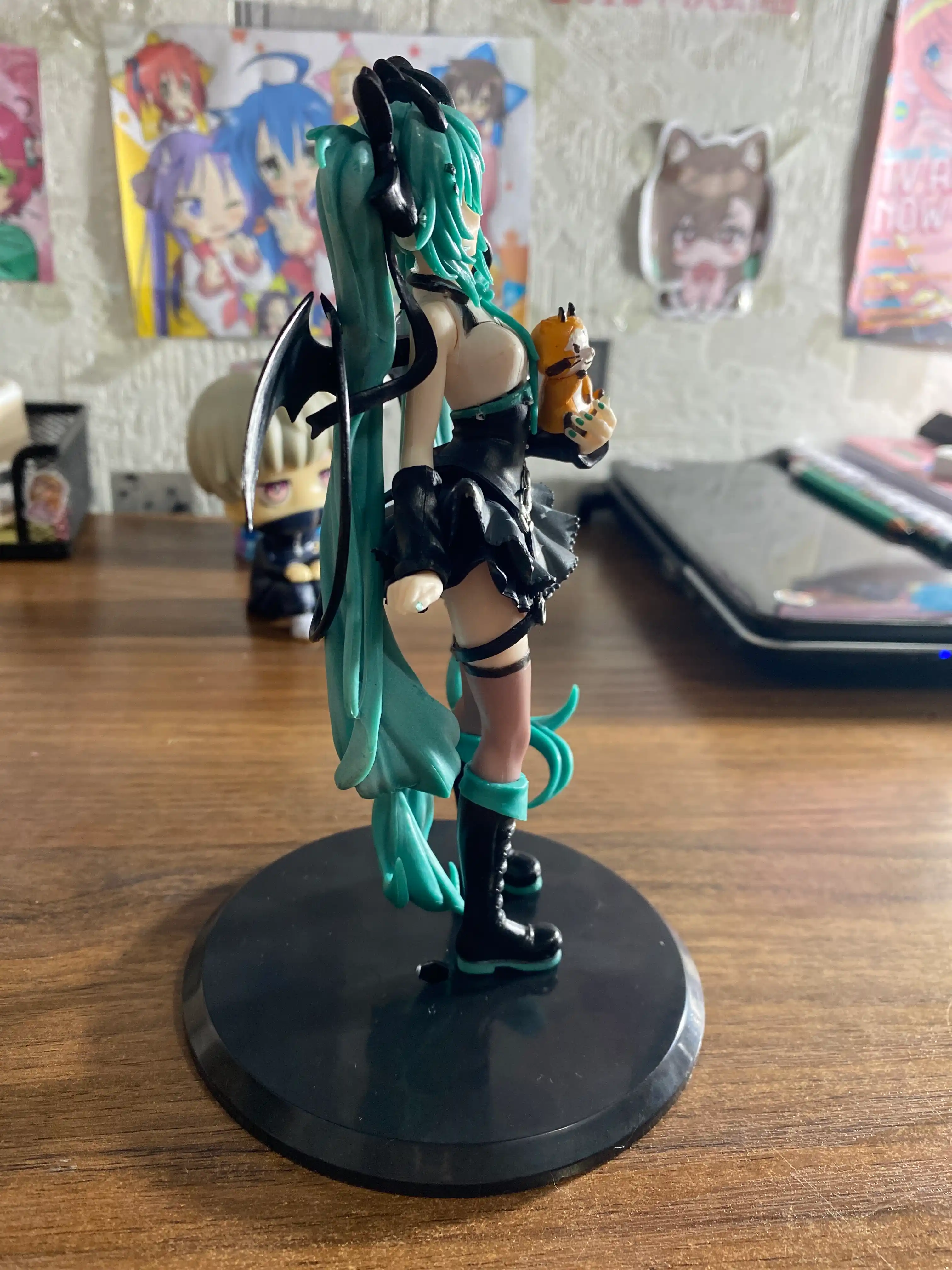 Anime figurka Hatsune Miku Little Devil – Premium koleksion bezak, PC Setup va xona dekori