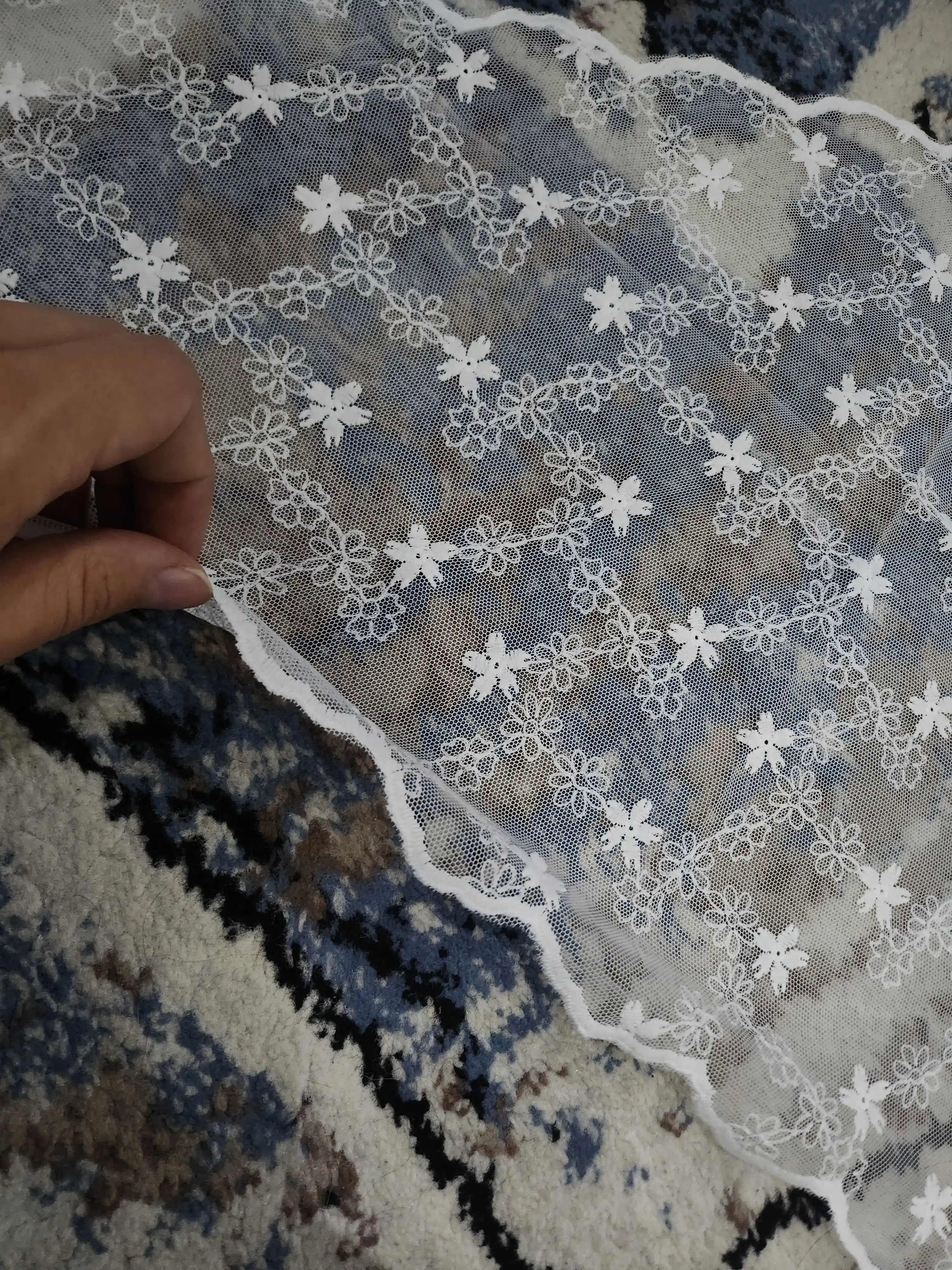 Ayollar uchun nafis to'r ro'mol-bandamka