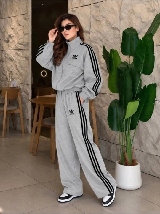 Ayollar uchun qulay sport kostyumi - 