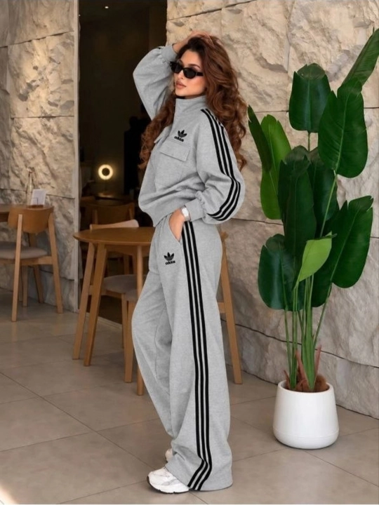 Ayollar uchun qulay sport kostyumi