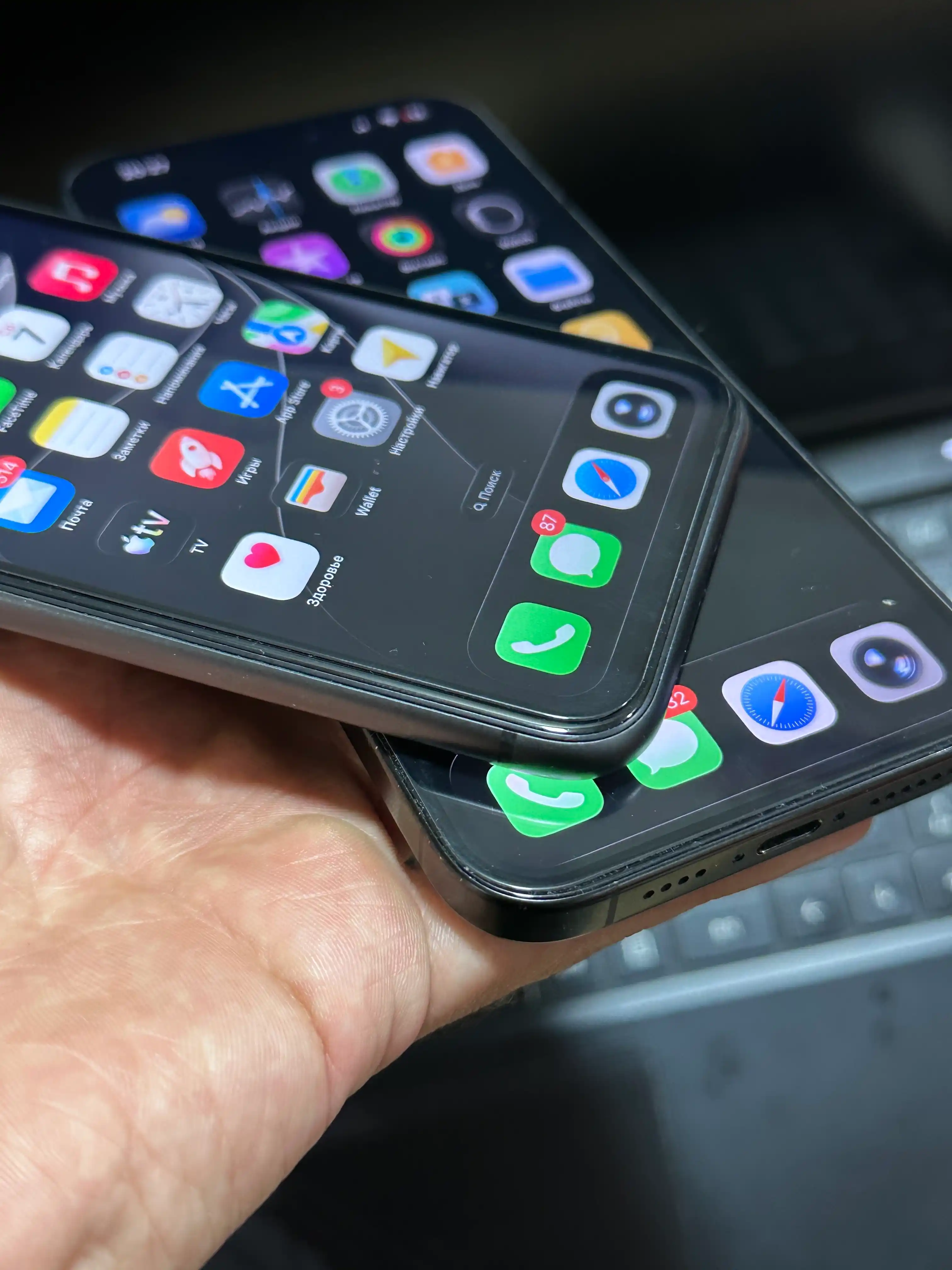 IPhone XR - 18 Pro Max uchun shaffof josuslikka qarshi himoya oynasi