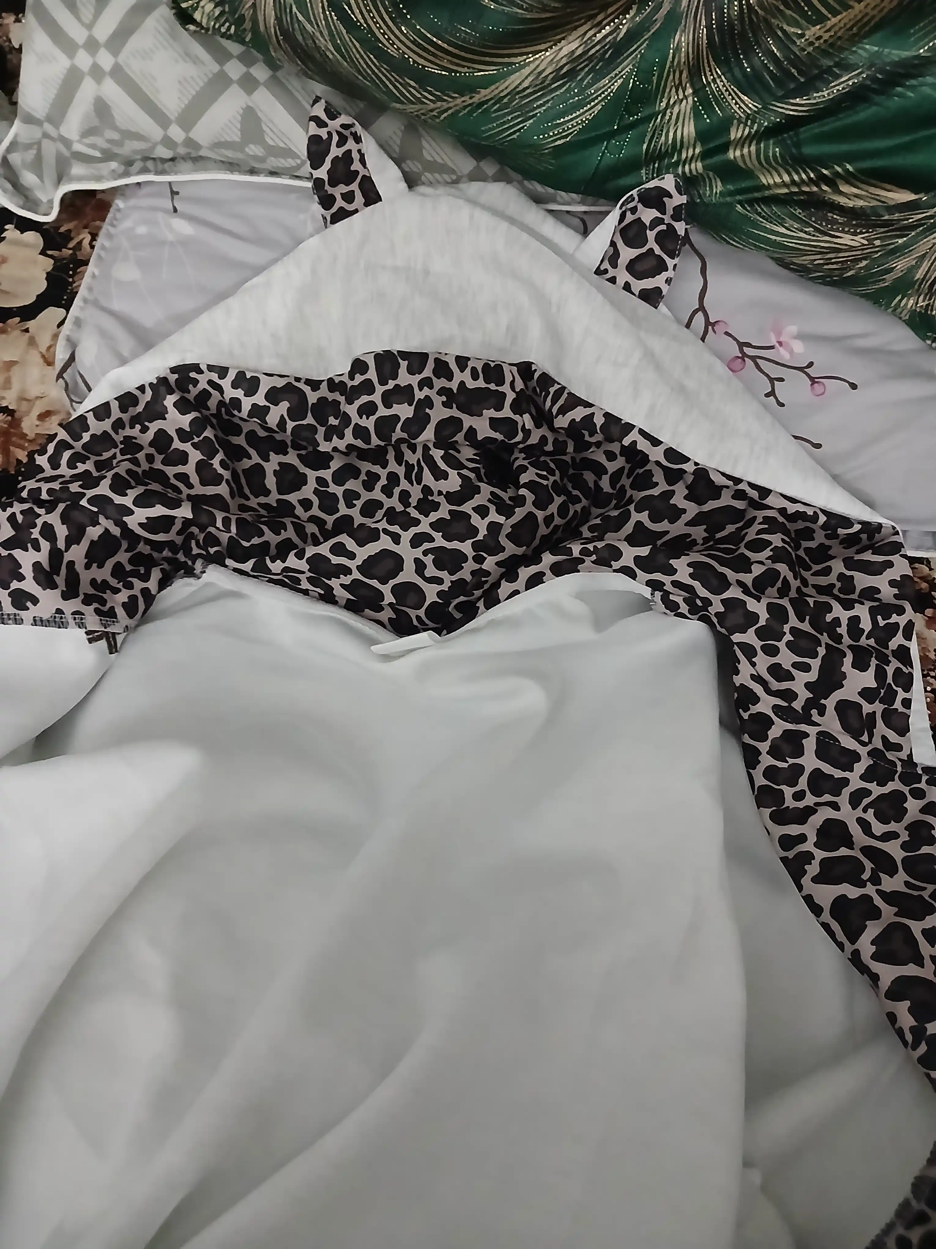 Tolstovka ayollar uchun, chaqmoq ustidagi baland yoqali - EllyFashion
