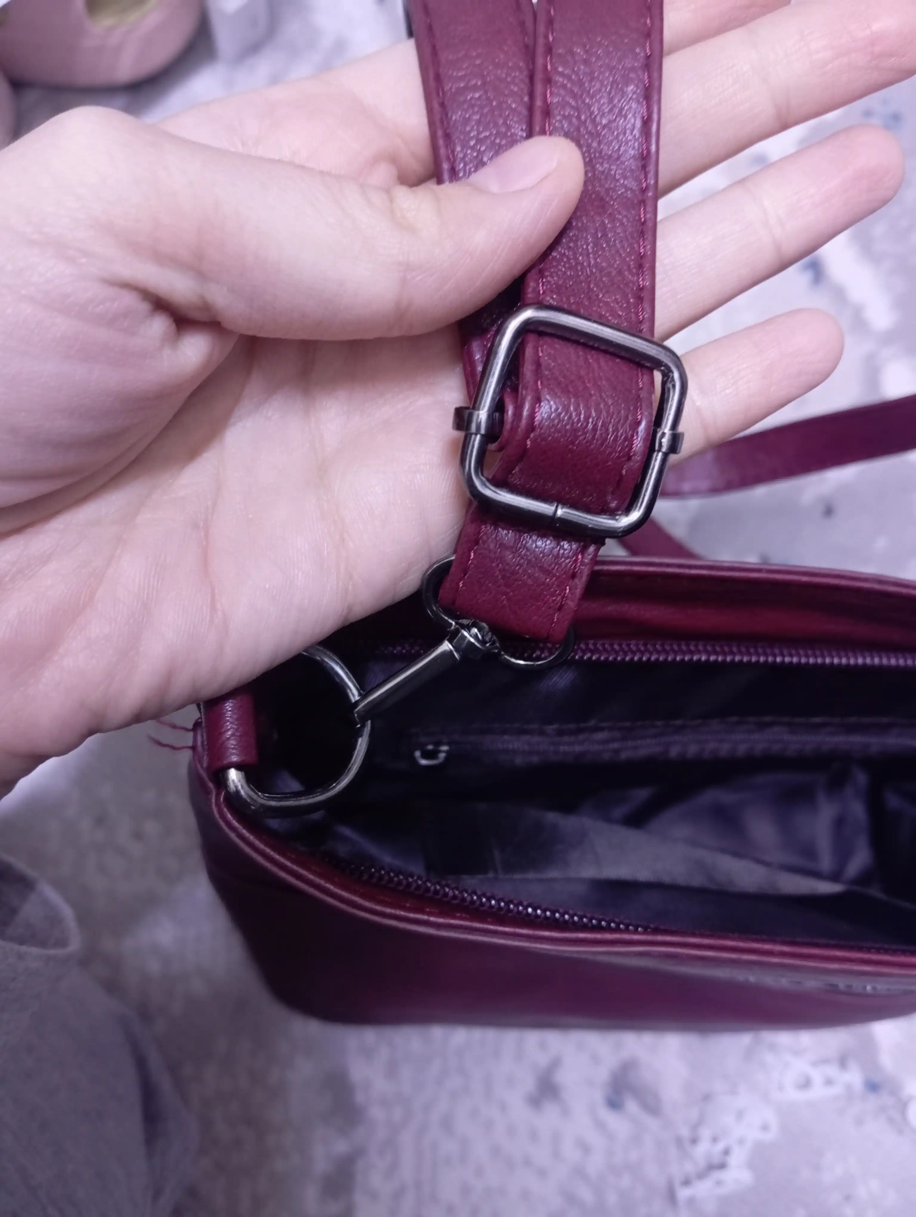 Ayollar uchun eko charmdan kross-bodi sumka, yelkaga osiladigan, sig‘imli