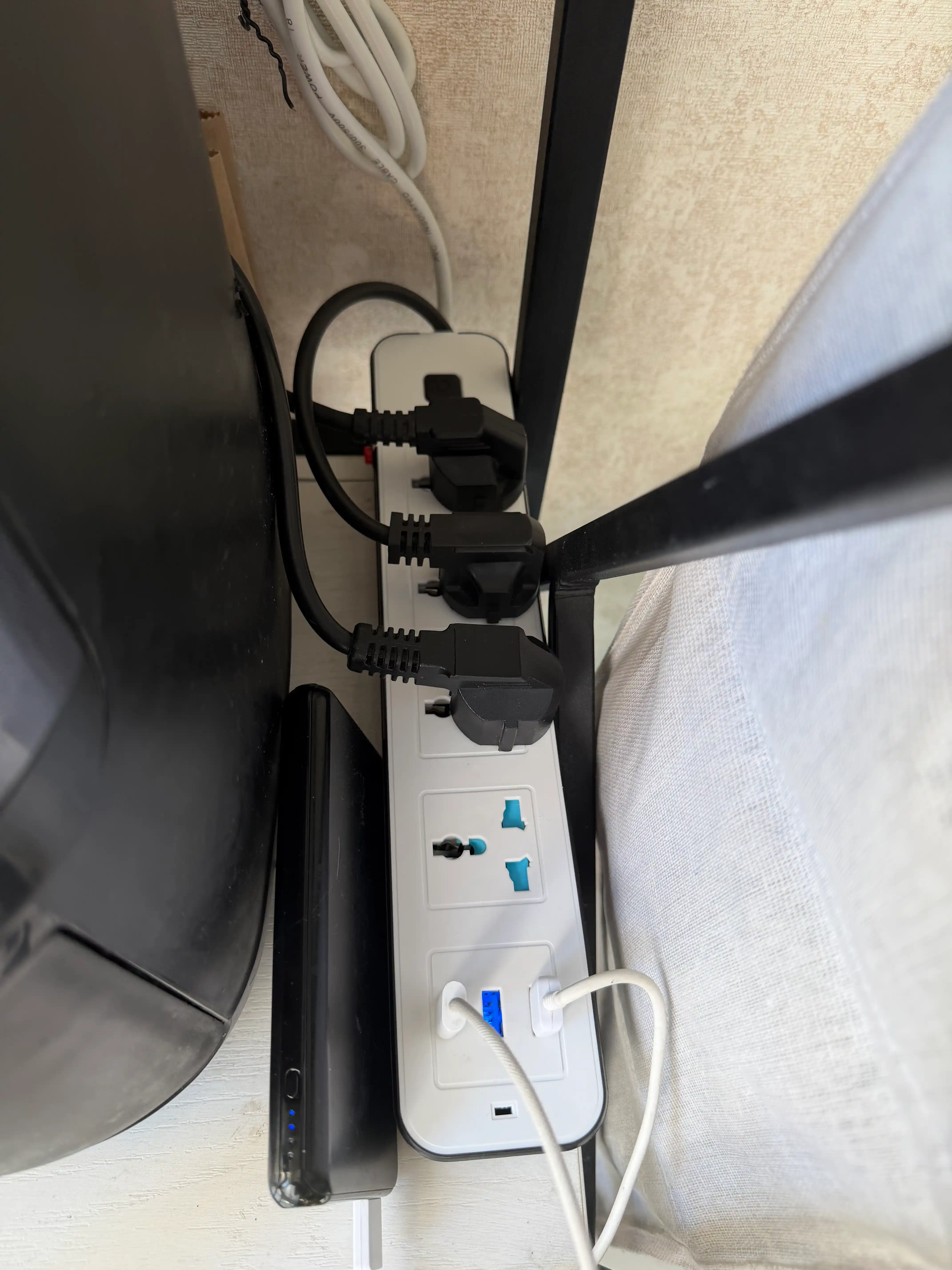 Uzaytirgich 4 rozetkali, 3 USB portli, USB-C bilan elektr perenoska