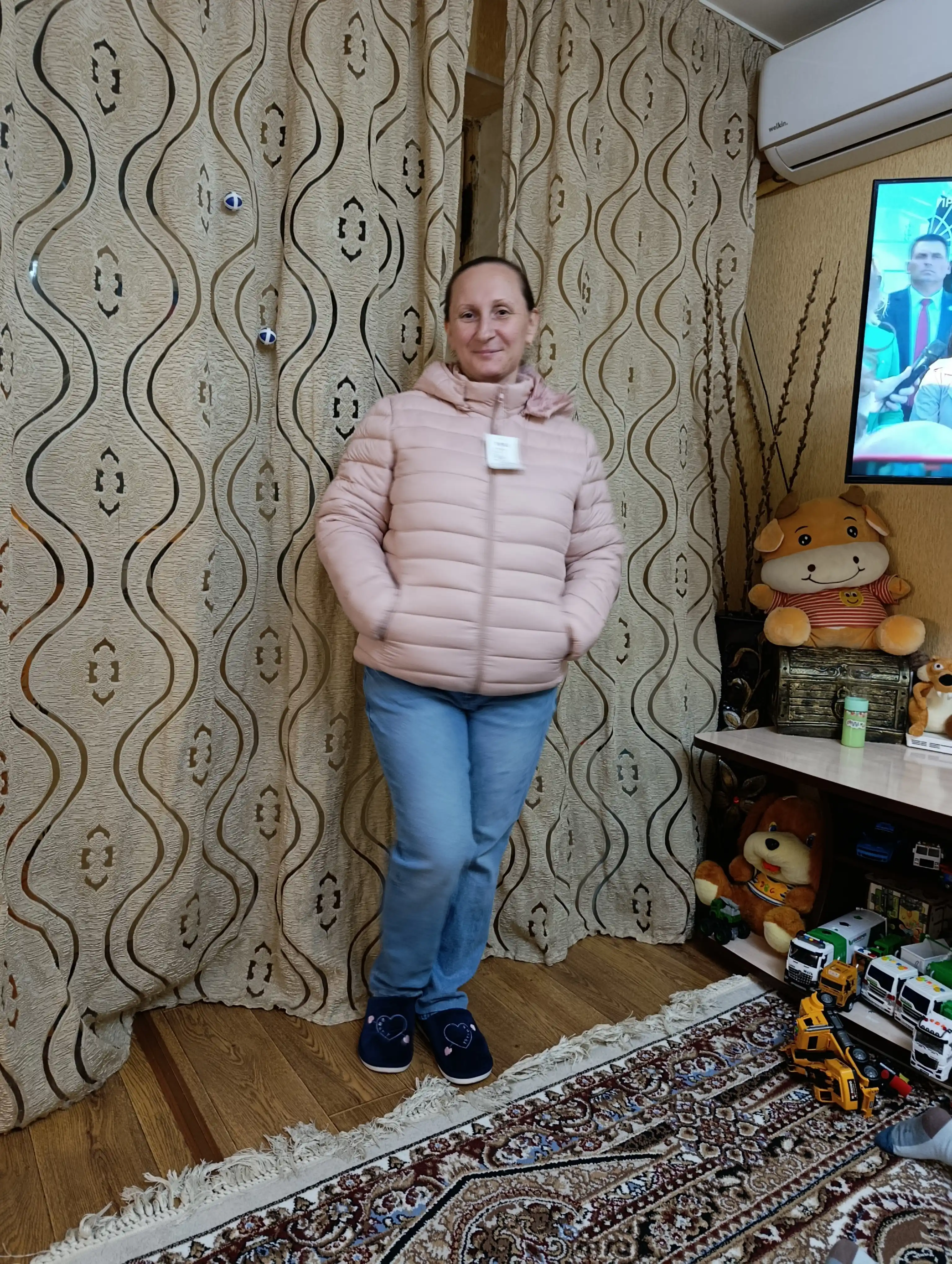 Женская куртка, осень-зима,легкая с капюшоном, размеры хл-4хл, утепленная, повседневная
