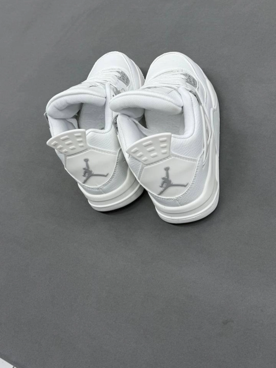 Jordan 4 erkaklar va ayollar krossovkasi, Vietnam