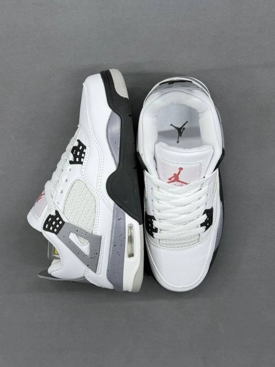Jordan 4 erkaklar va ayollar krossovkasi, Vietnam