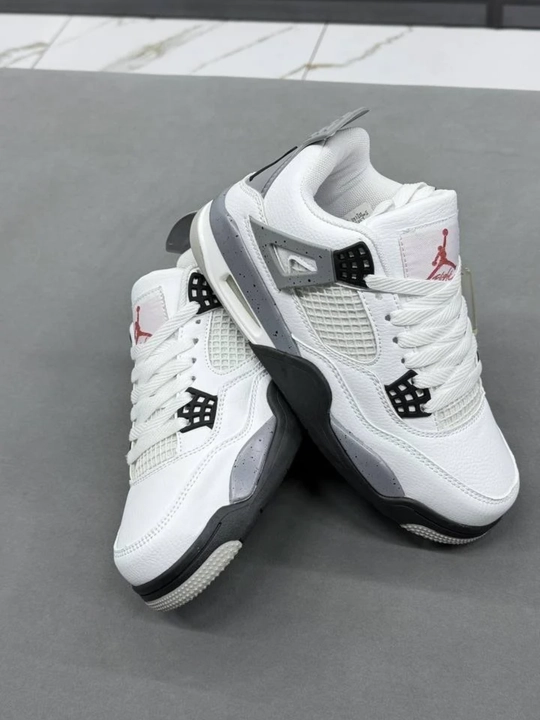 Jordan 4 erkaklar va ayollar krossovkasi, Vietnam