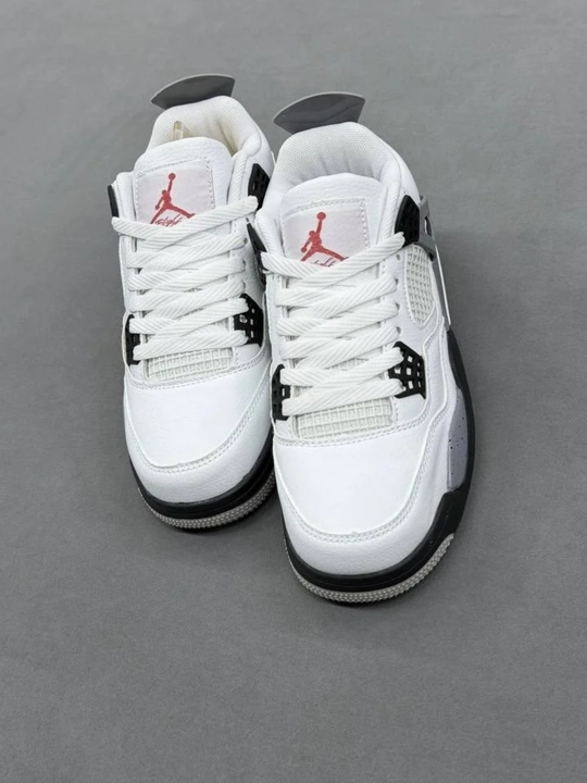 Jordan 4 erkaklar va ayollar krossovkasi, Vietnam