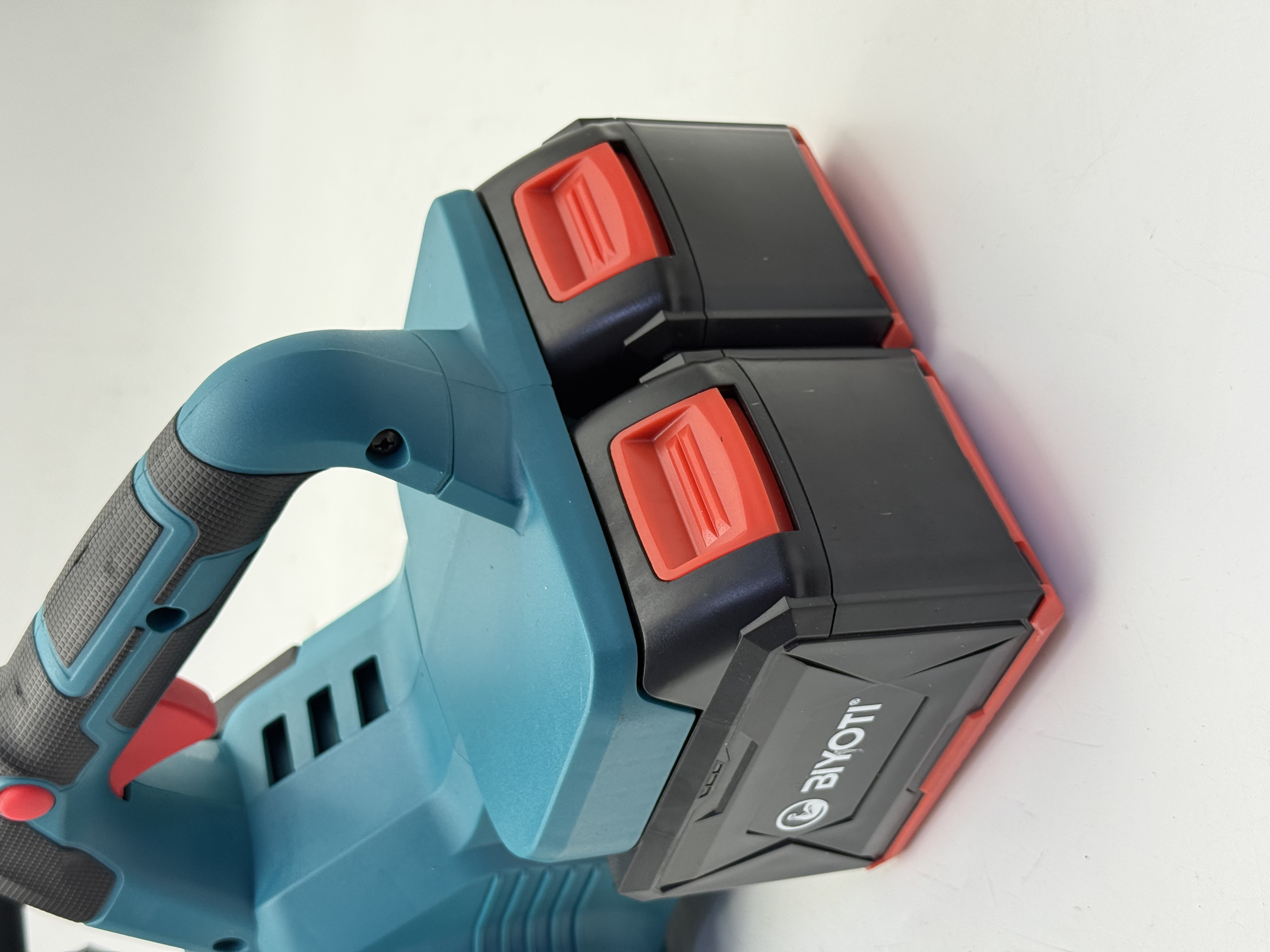 BIYOTI BYT-229 akkumulyatorli zanjirli arra, 21V, Brushless, 1800 Vt, 30 sm shina, 2ta AKB