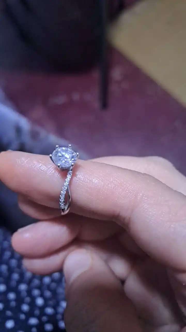 GRA Moissanite 1 karat toshli ayollar uzugi, 925 Proba Sterling kumush uzuk