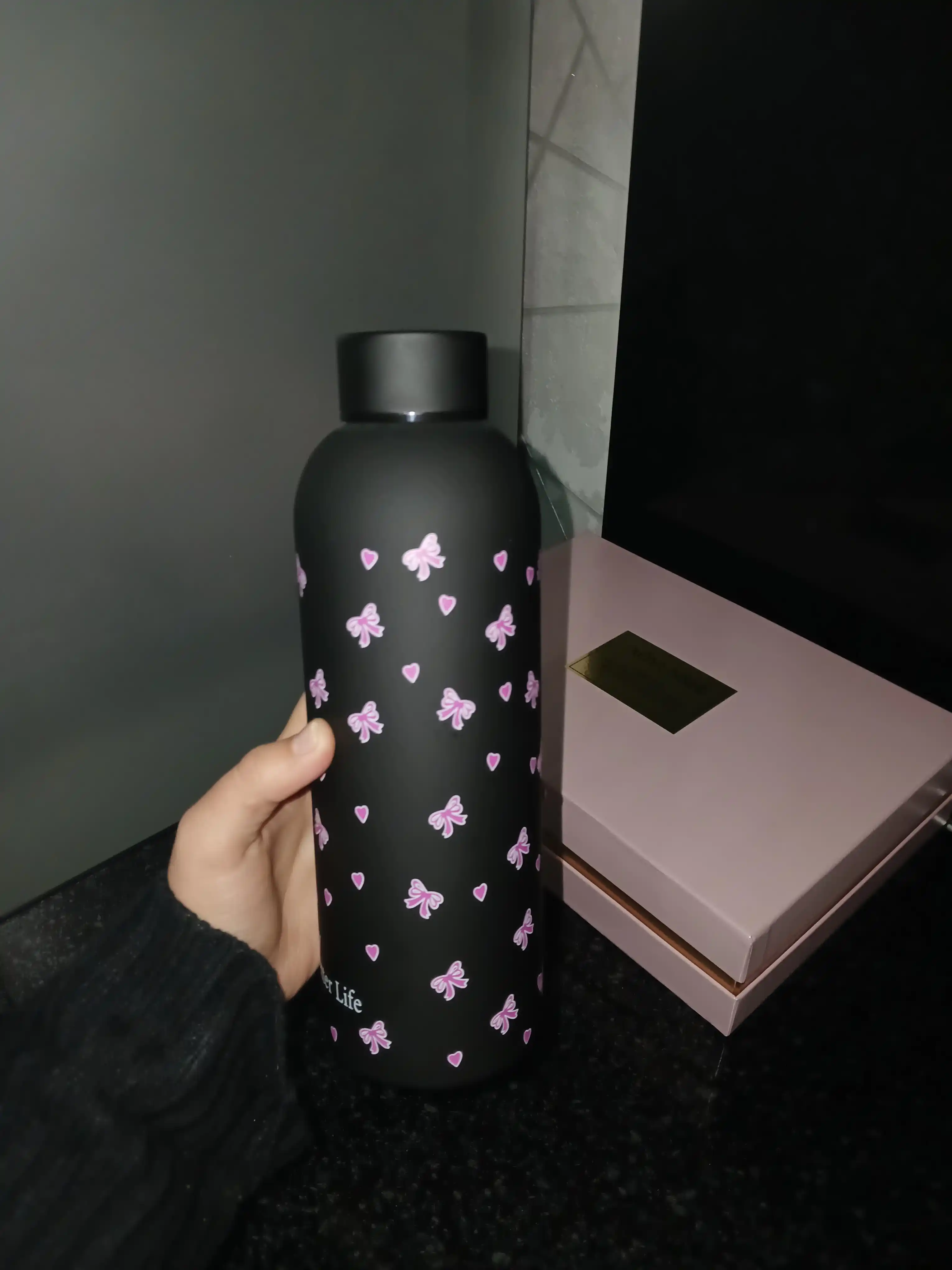 Vakuumli termos 500 ml, qopqoqli, osma tasmali, issiq va sovuq ichimliklar uchun