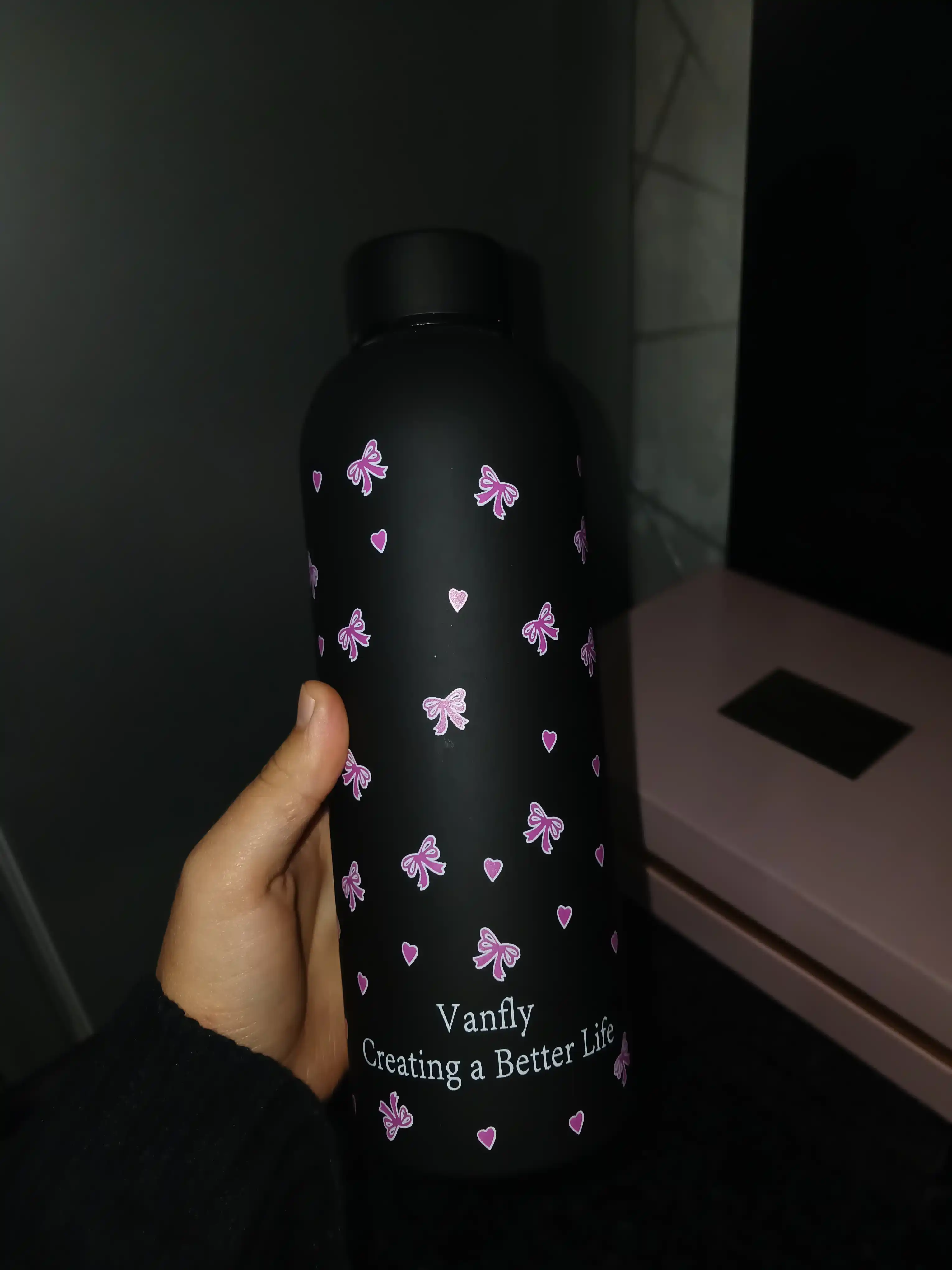 Vakuumli termos 500 ml, qopqoqli, osma tasmali, issiq va sovuq ichimliklar uchun