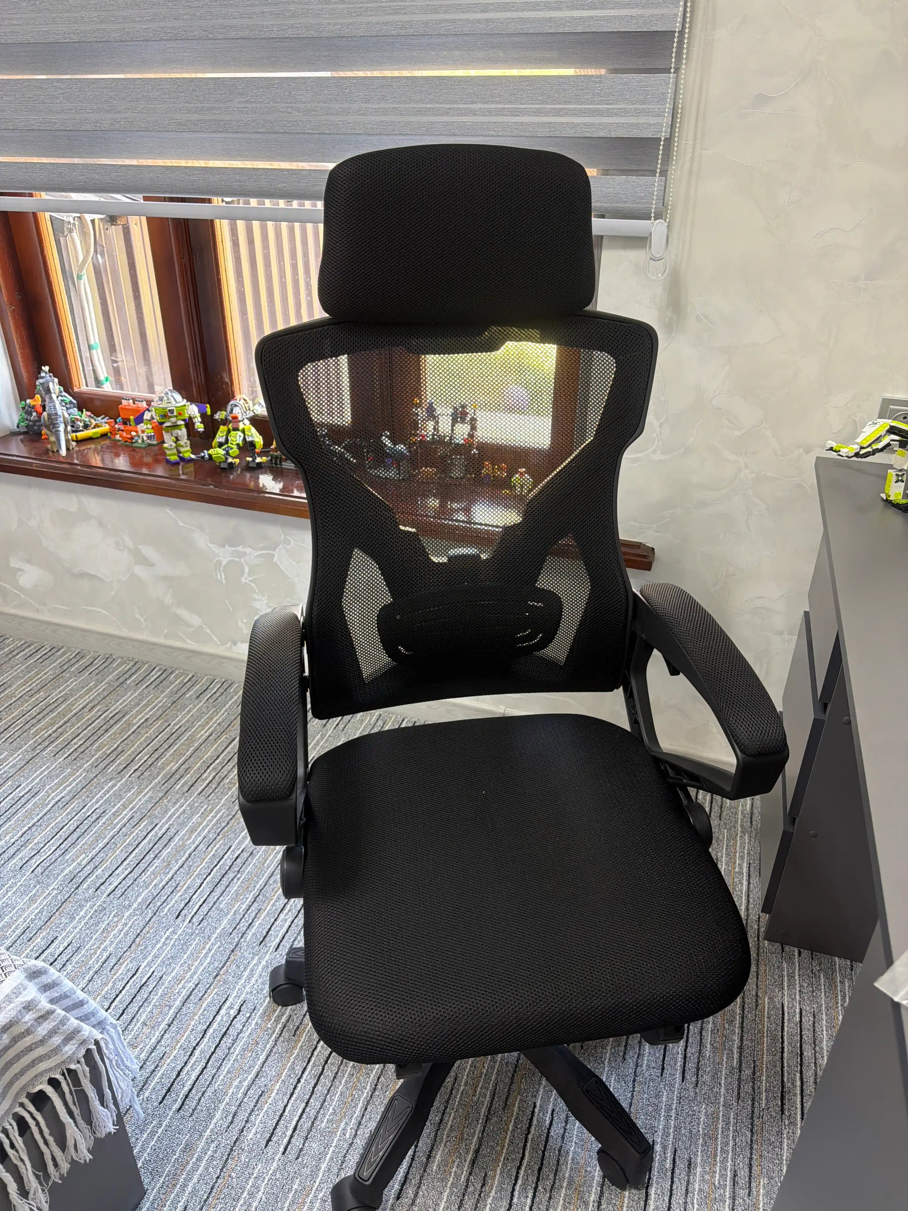 Ofis kreslosi, ergonomik,sozlanuvchan bosh suyanchig'i va bel suyanchig'i