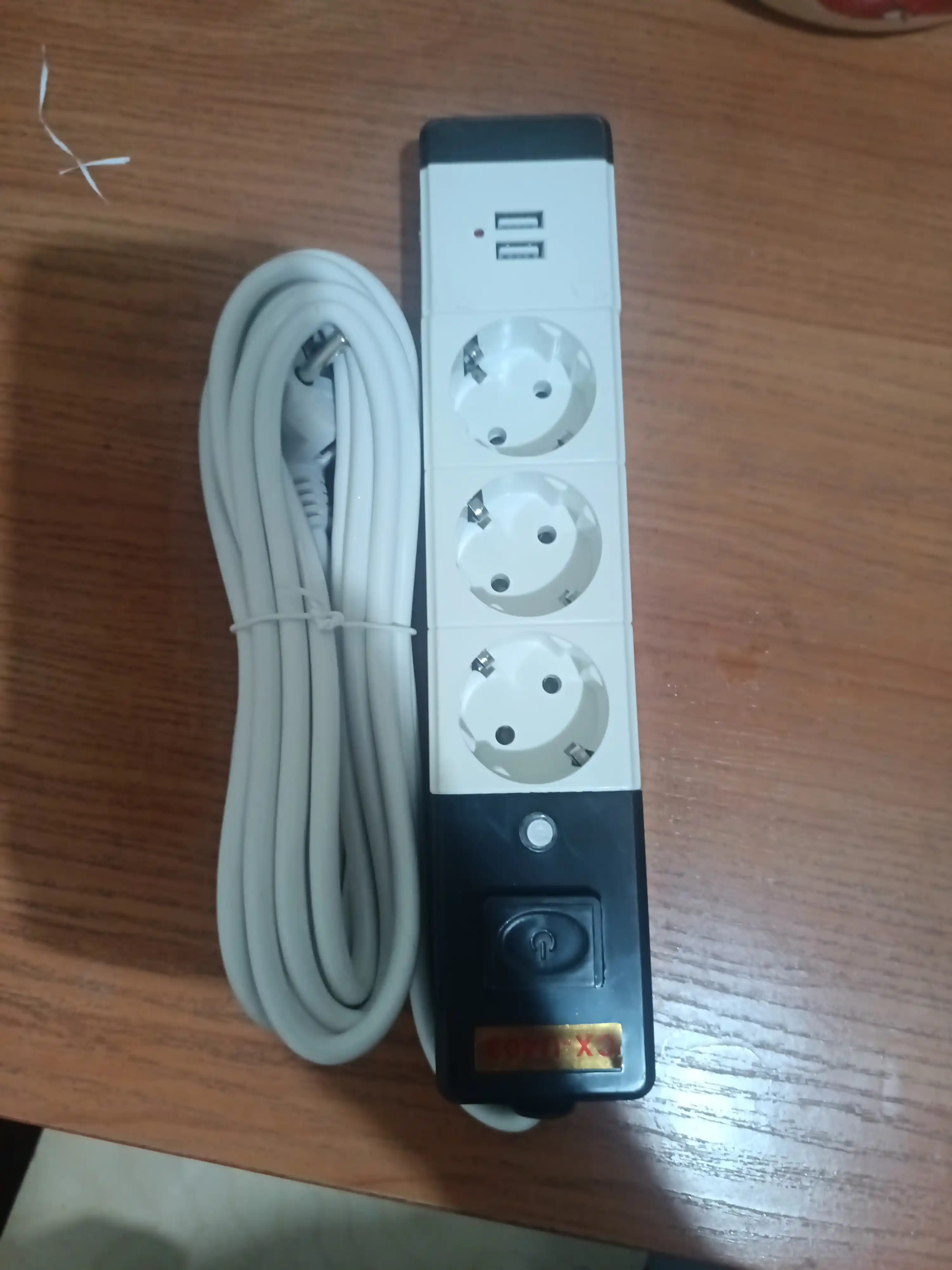 Сетевой фильтр с USB 3 розетки + 2 USB, 10 А, 2500 Вт, кабель ПВС 3/5 м, кнопка ВКЛ/ВЫКЛ