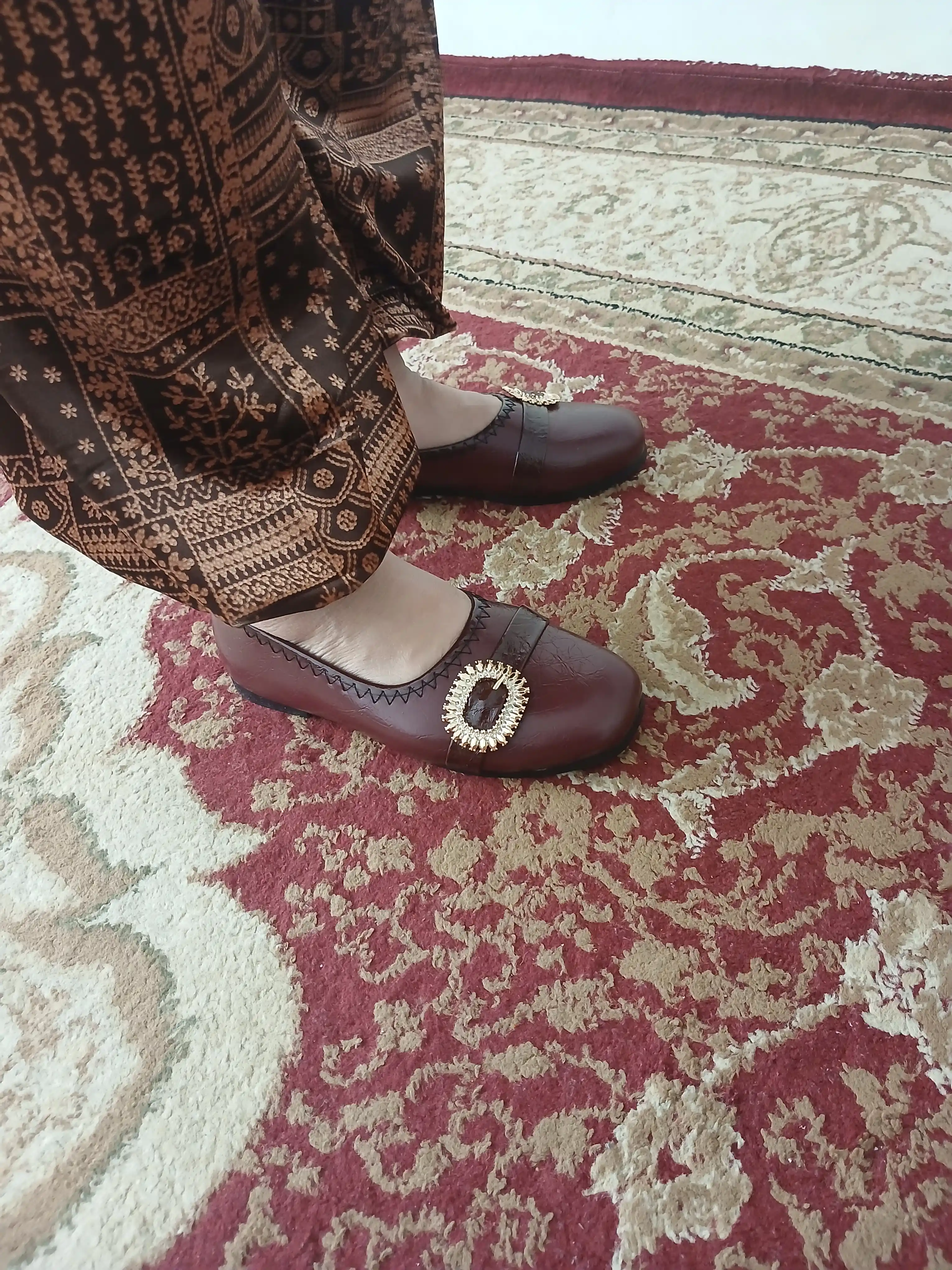 Ayollar va qizlar uchun mokasinlar