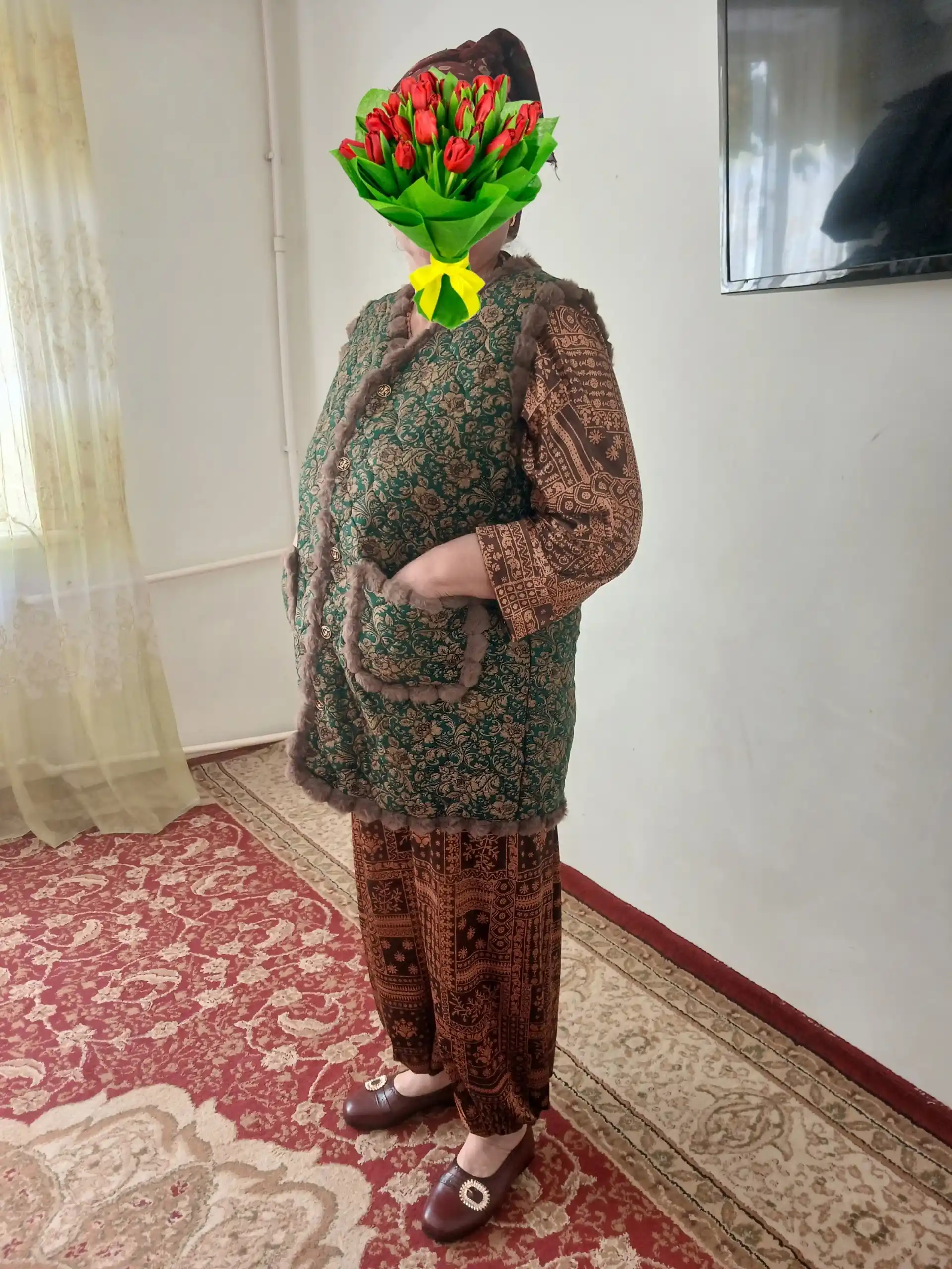 Ayollar issiq nimchasi, eko mo‘ynadan, bir o‘lcham kattaroq buyurtma bering