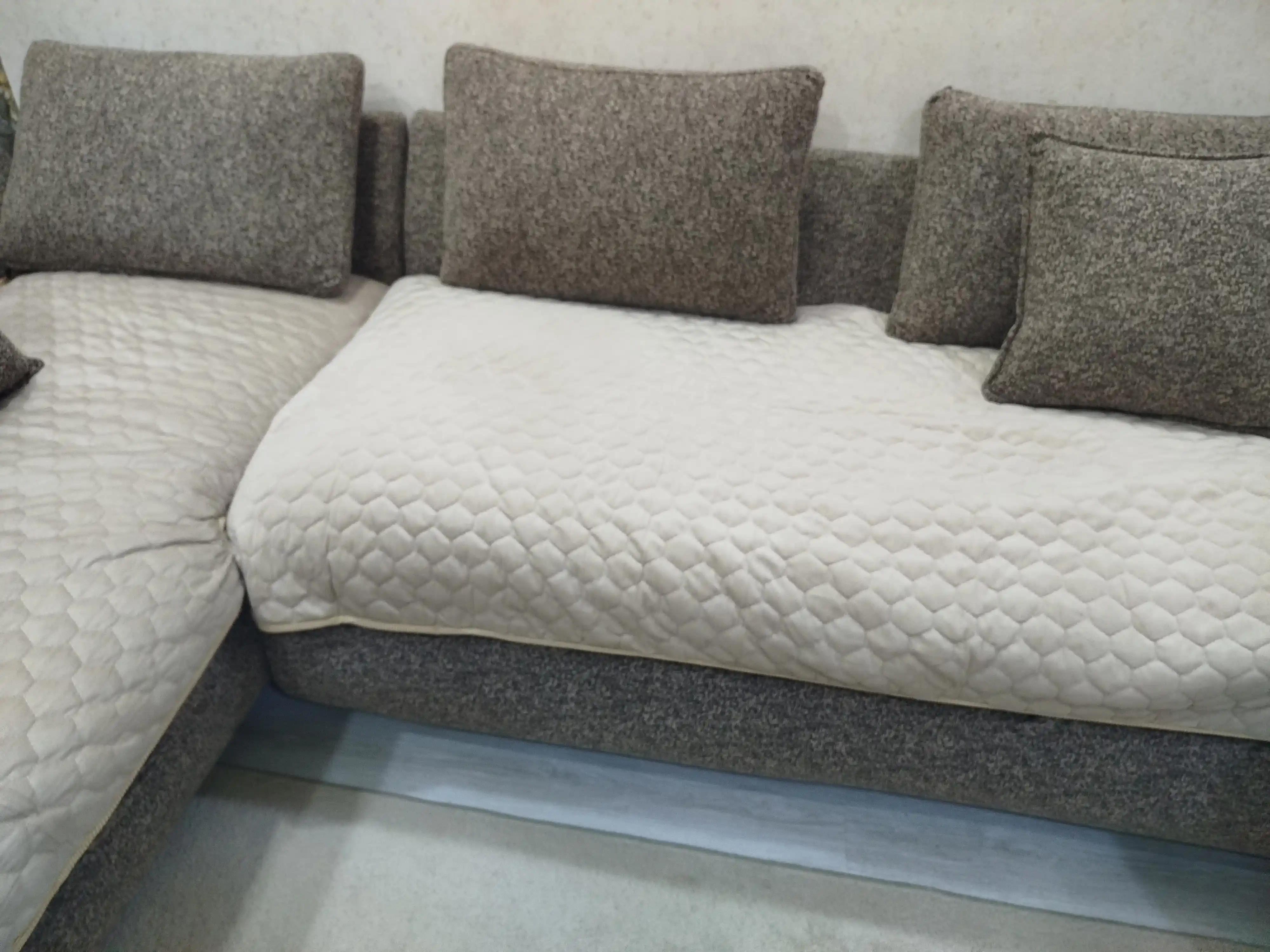 Divan va mebel uchun yopinchiqlar to'plami, g'ilof