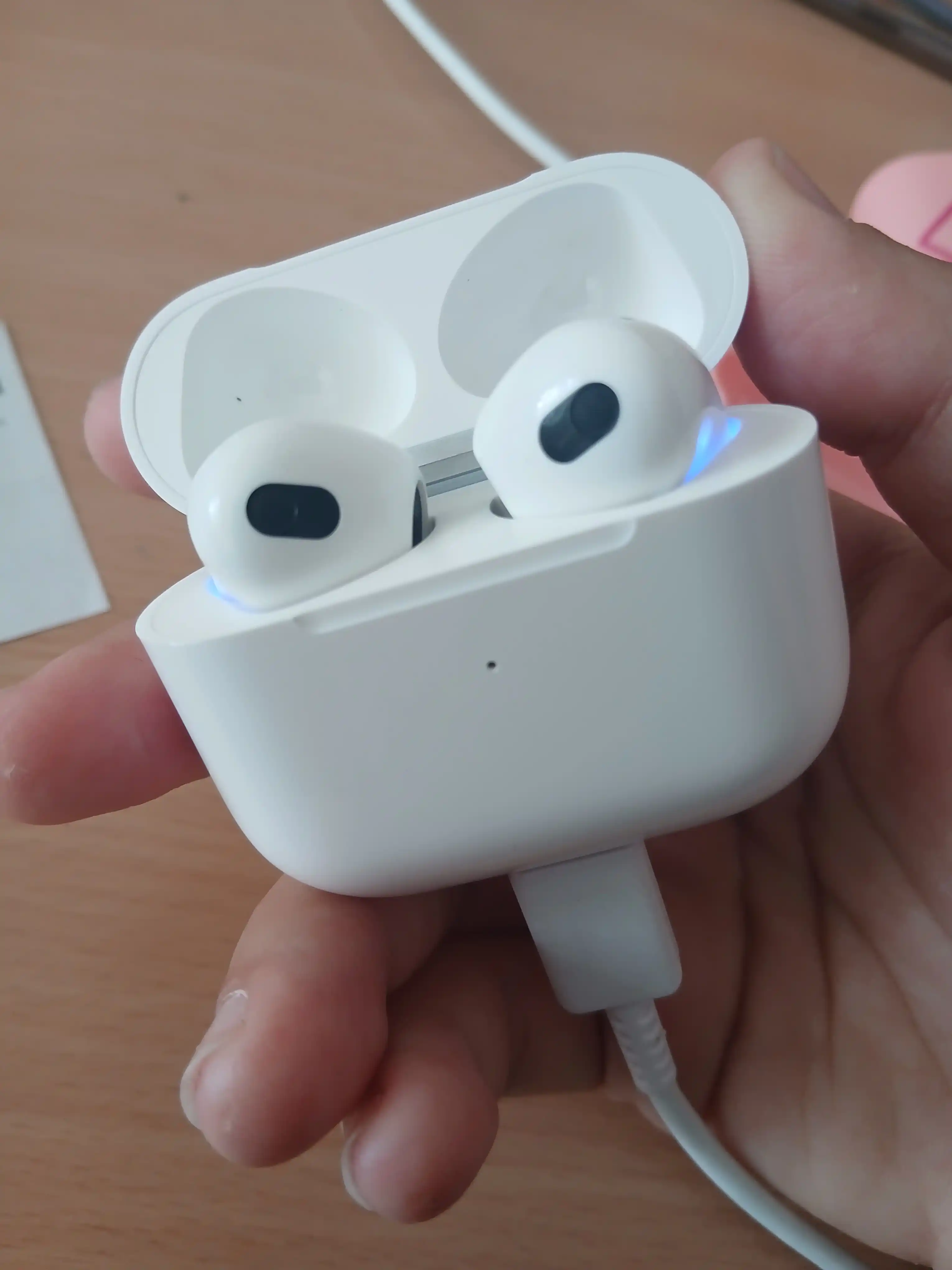 Simsiz quloqchinlar APods 3 — iPhone va Android uchun