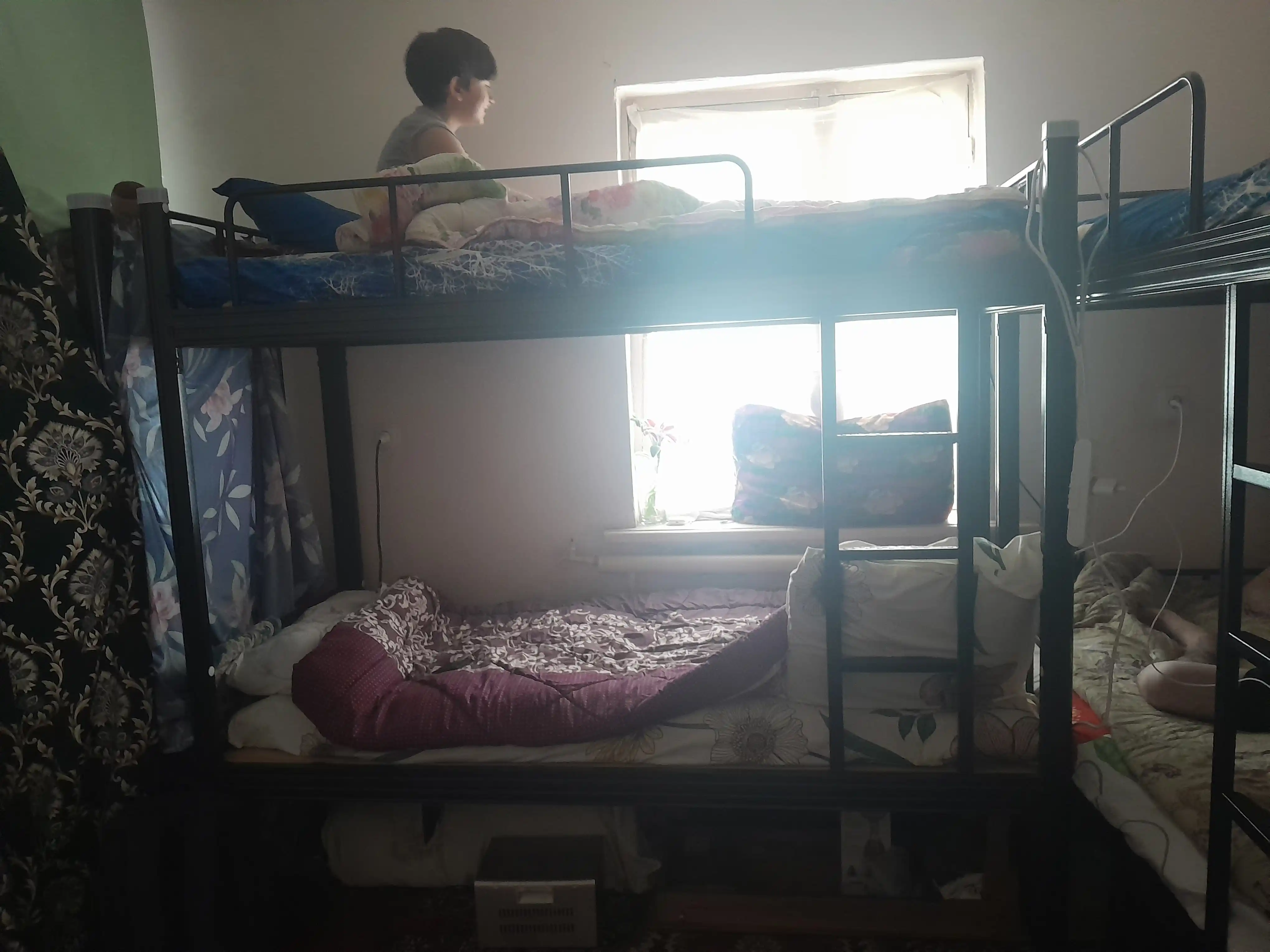 Mustahkam po‘lat ikki qavatli krovat, joy tejovchi yotoq
