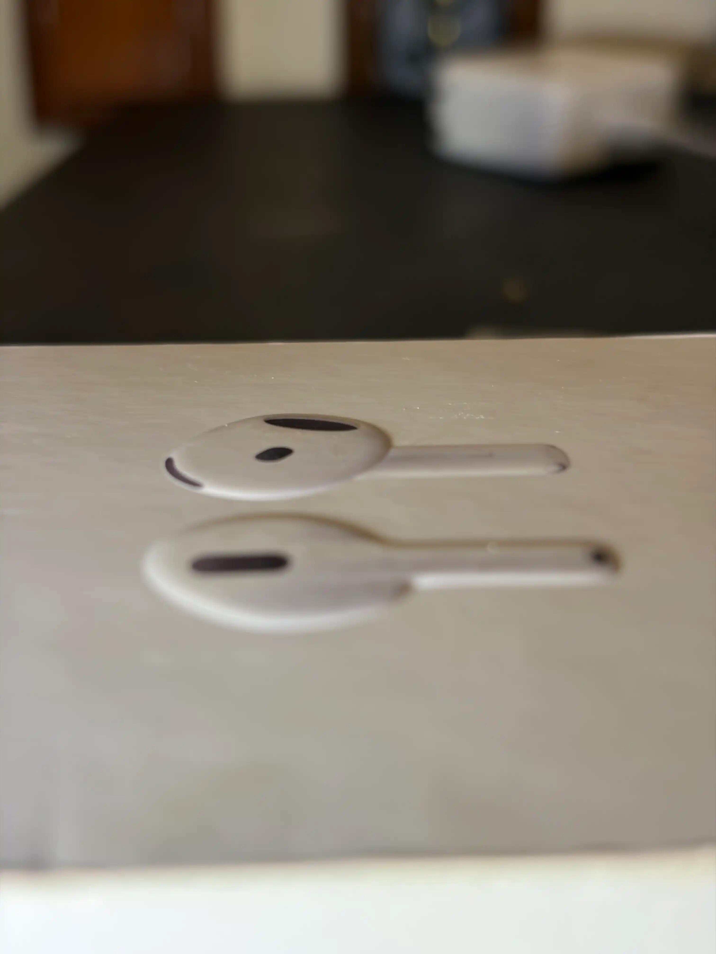 Shovqinni kamaytiruvchi Apple Airpods 4/4 ANC simsiz quloqchinlari