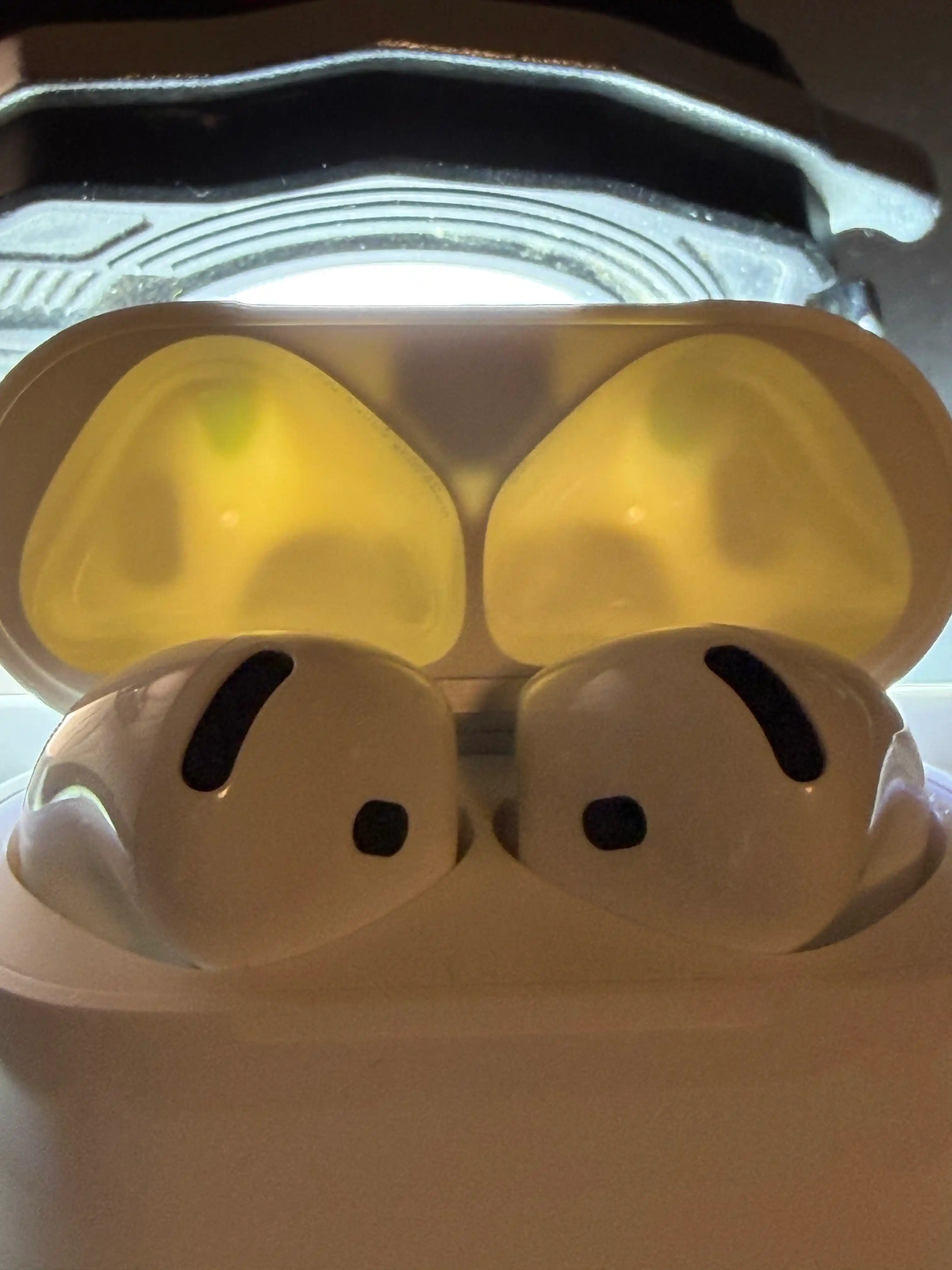 Shovqinni kamaytiruvchi Apple Airpods 4/4 ANC simsiz quloqchinlari