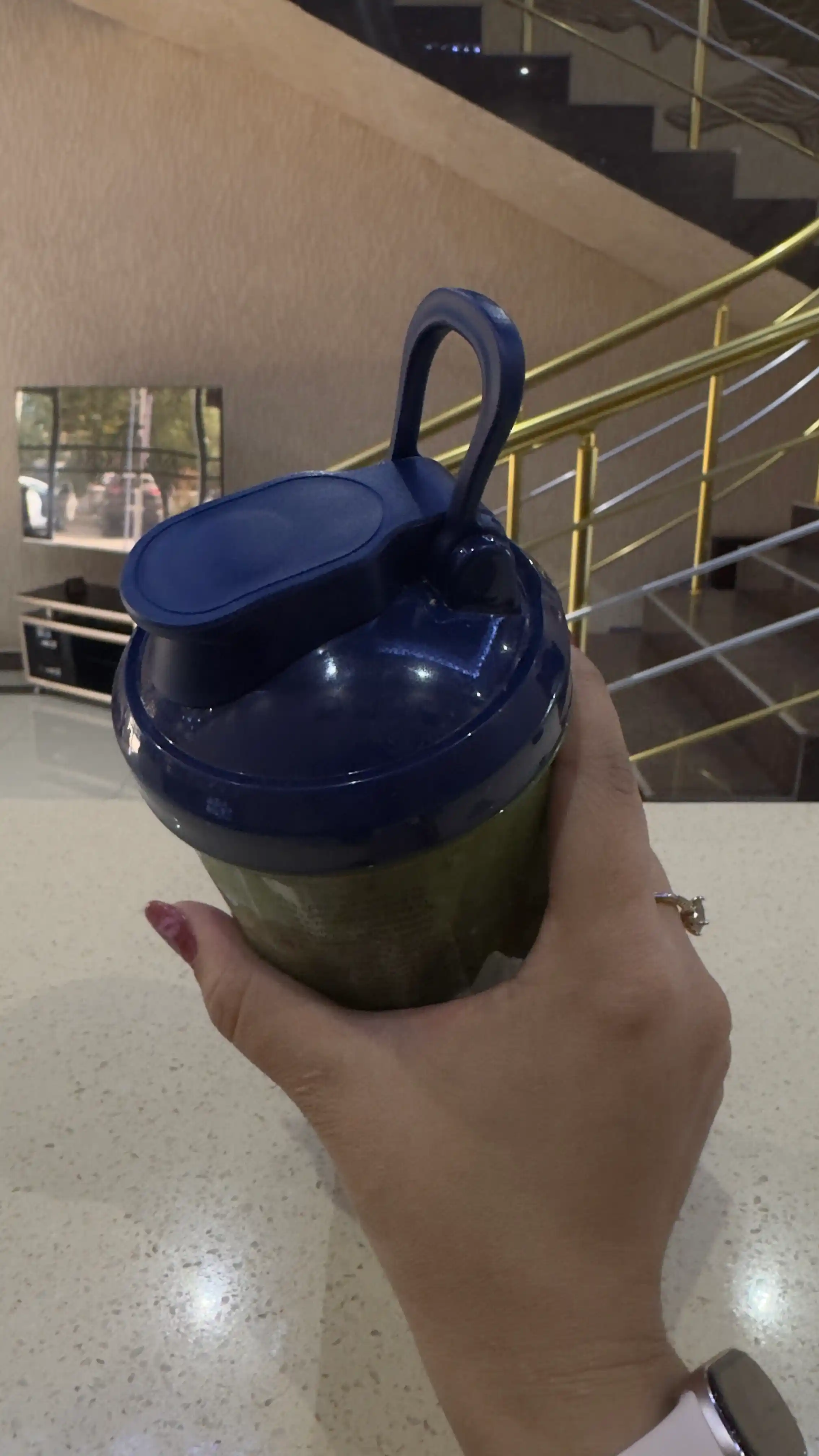 Kokteyllar uchun ko‘chma blender, simsiz mini-blender, spiral ko‘pirtirgichli sheyker