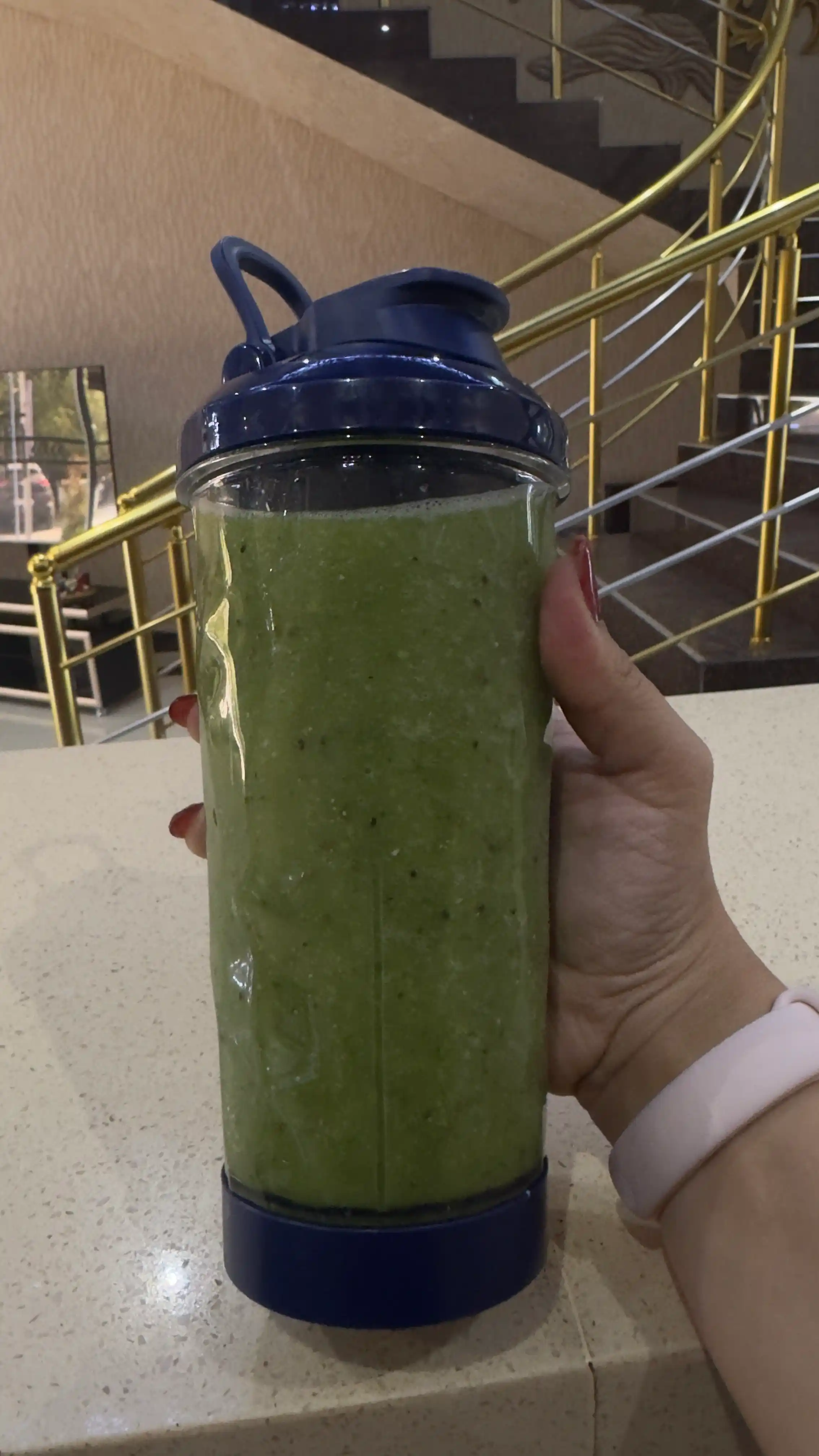 Kokteyllar uchun ko‘chma blender, simsiz mini-blender, spiral ko‘pirtirgichli sheyker