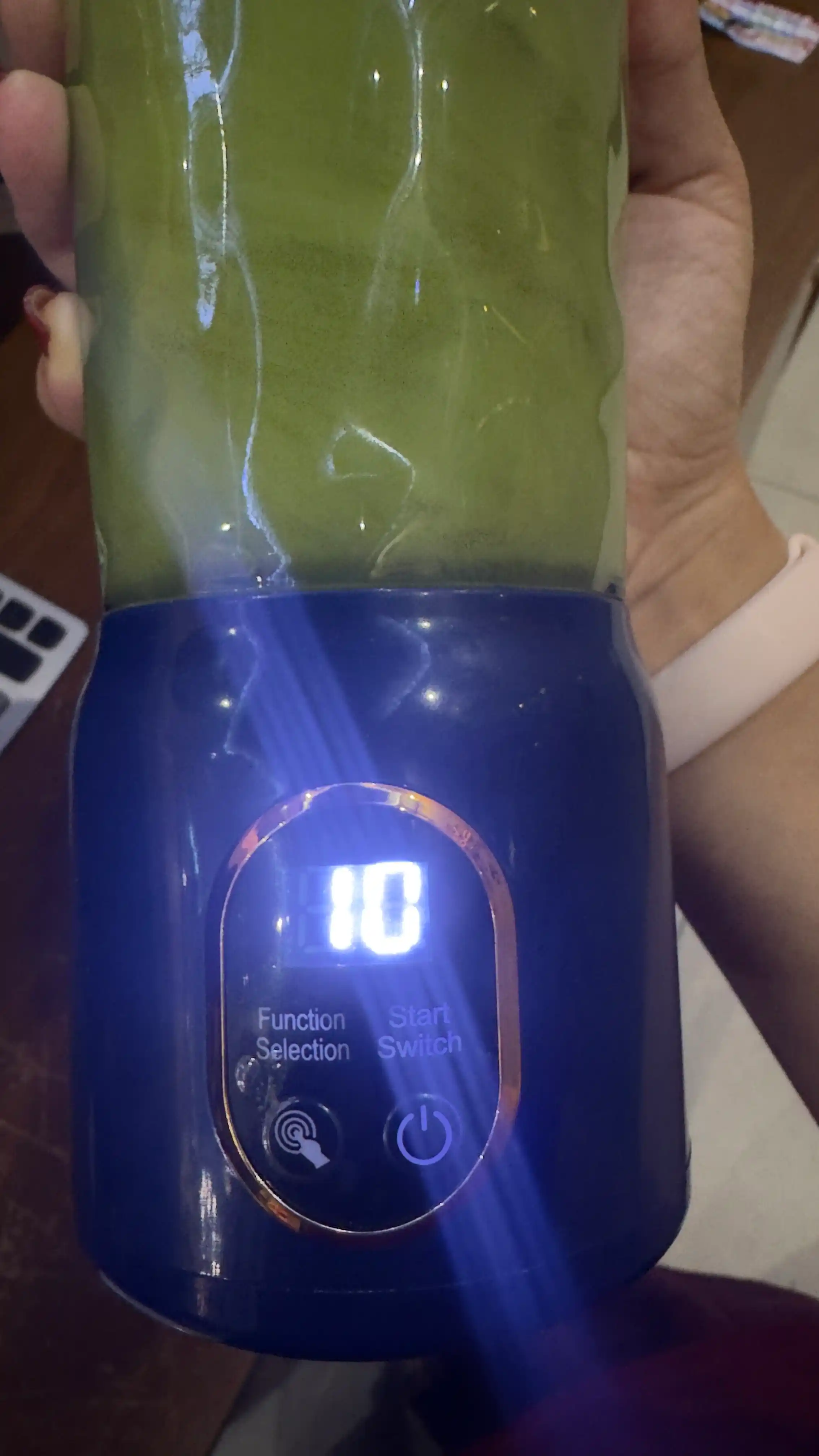 Kokteyllar uchun ko‘chma blender, simsiz mini-blender, spiral ko‘pirtirgichli sheyker