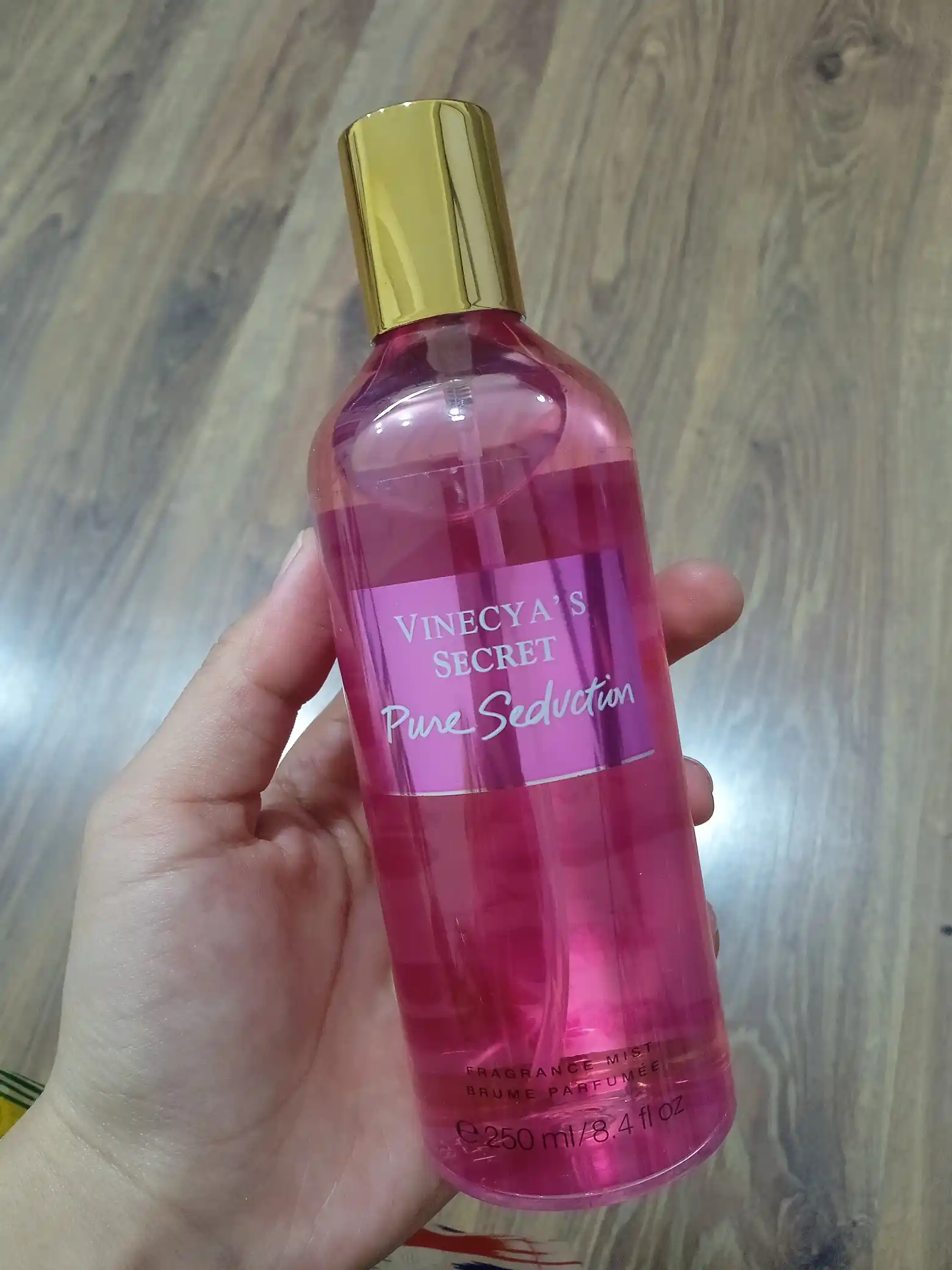 Parfyumlangan tana spreyi suvi Victoria's Secret Spreyi Aqua Kiss Rush, Shimmer, 250 ml