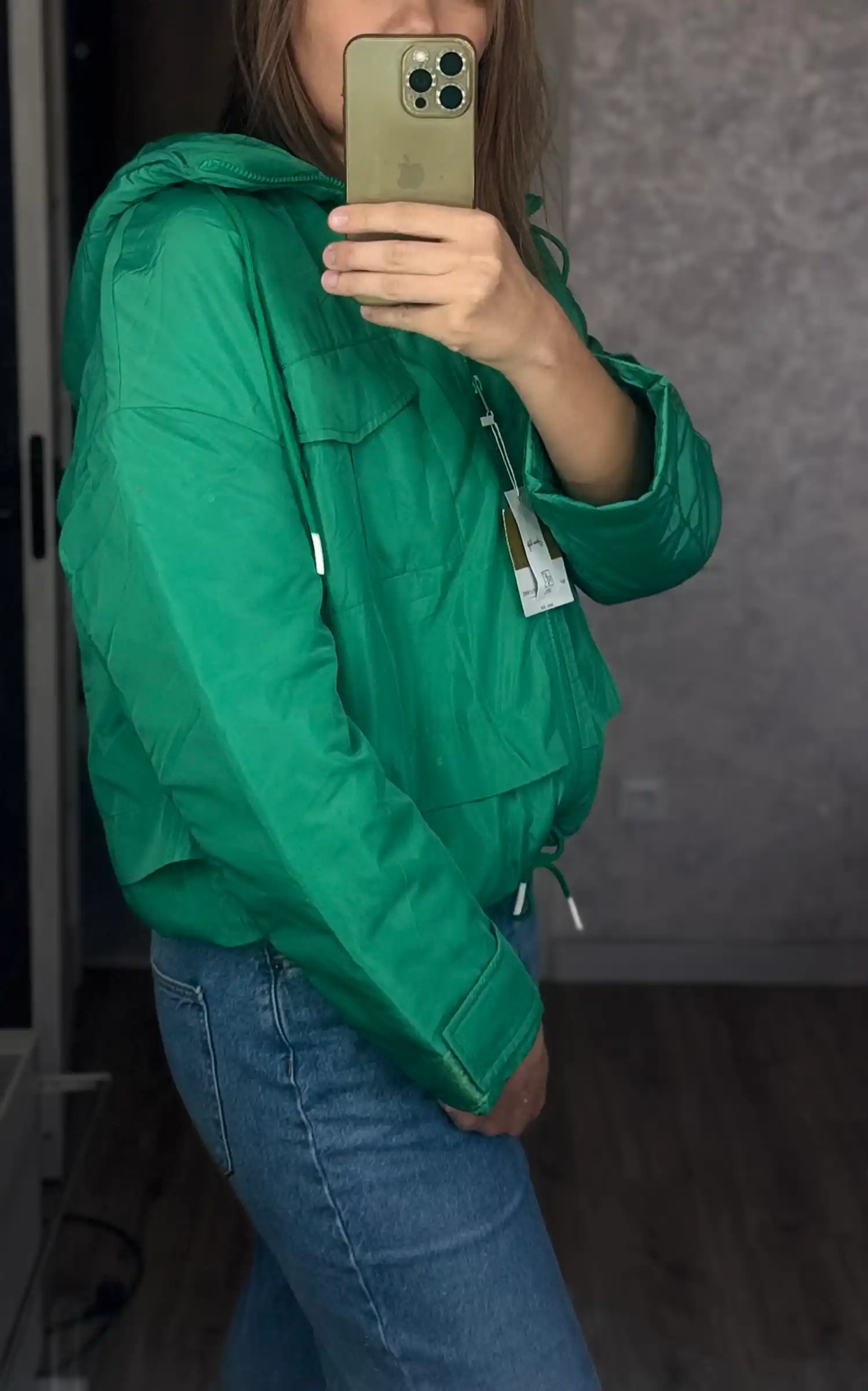 Cho'ntak va klapan bilan mavsumiy kurtka Selfie